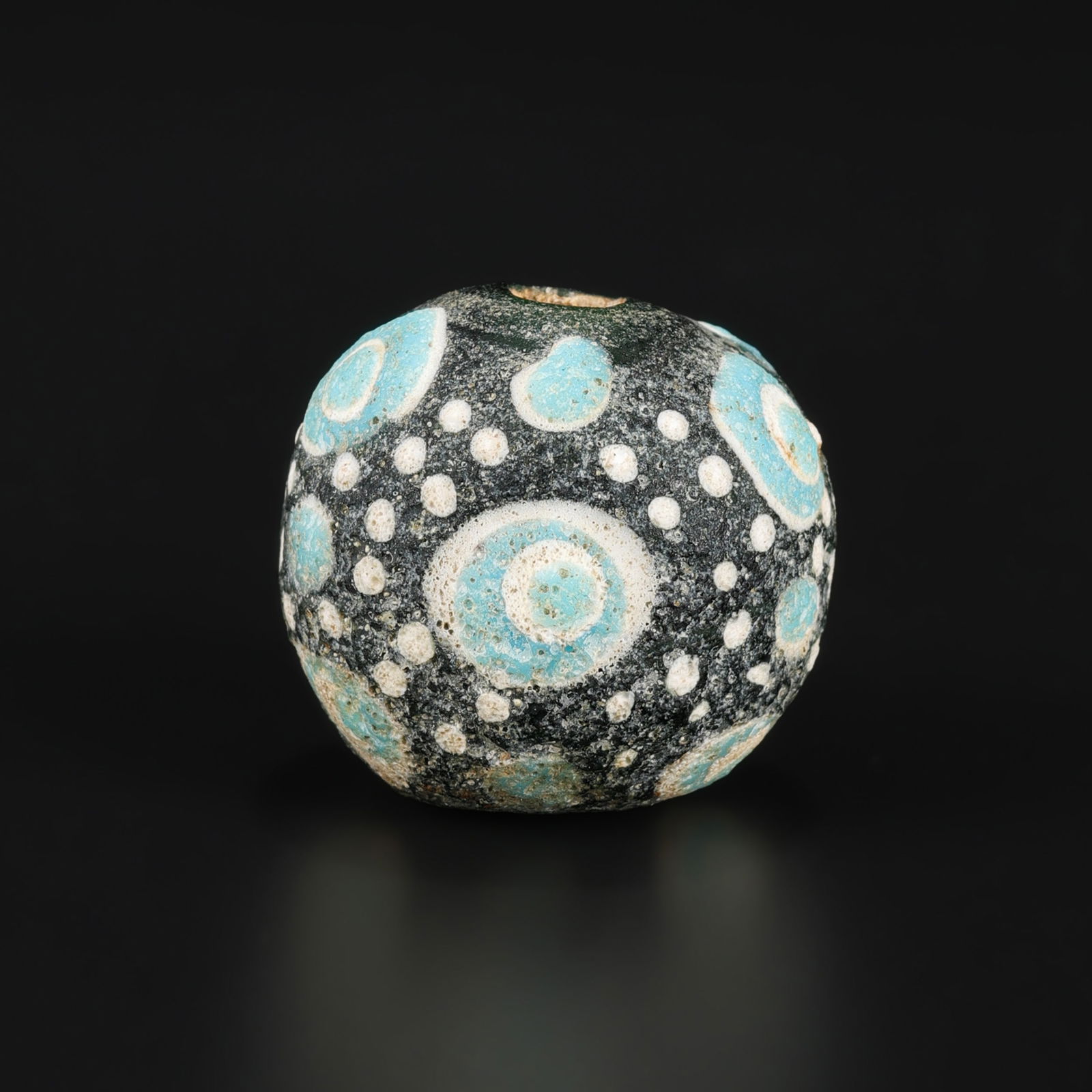 Western Zhou Dynasty Dragon Fly Glass Bead: Western Zhou Dynasty Dragon Fly Glass Bead Size Detail: 2.8cm Weight: 31gram
