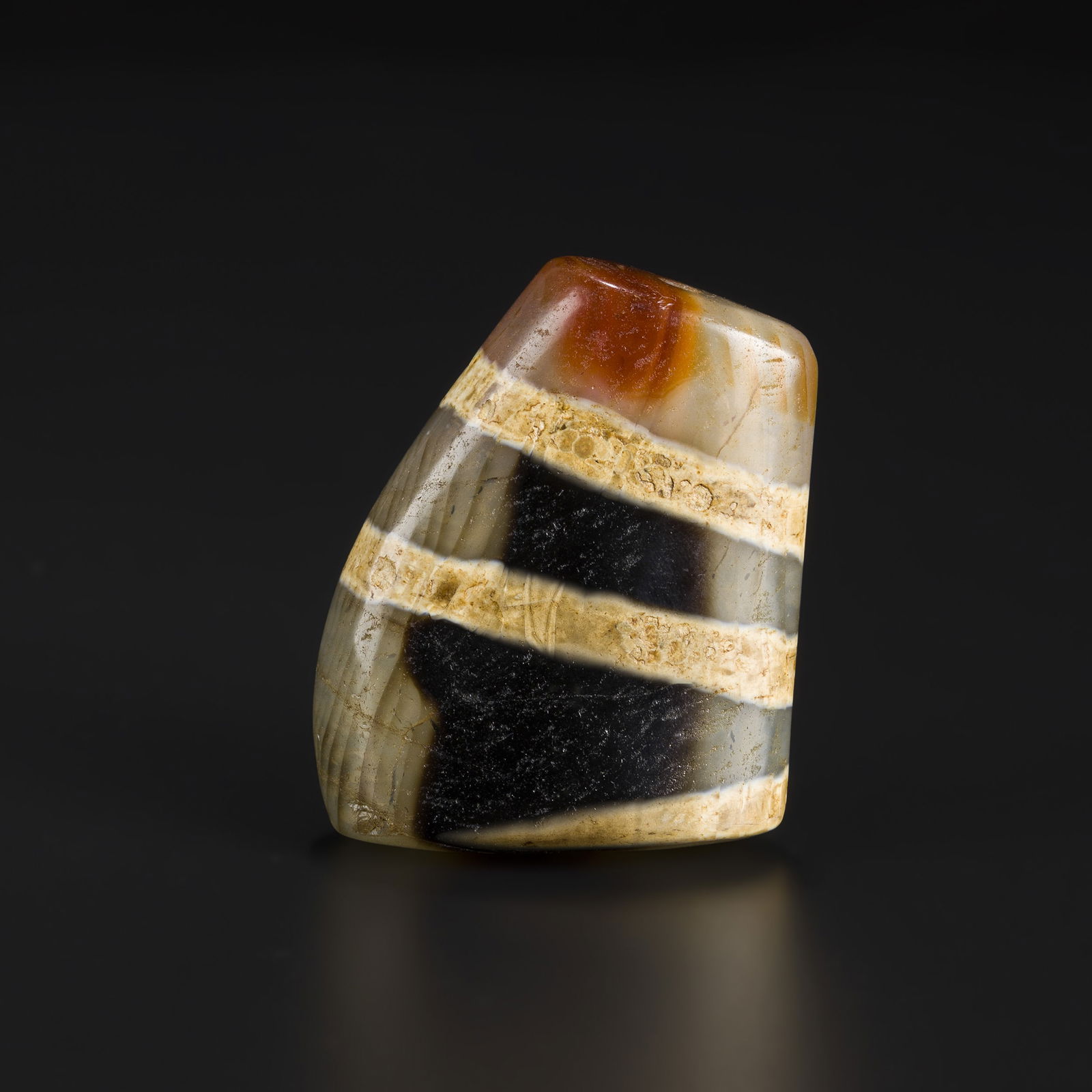 Tibetan Rare Stripes Pattern Agate Chung Dzi Bead (Half): Tibetan Rare Stripes Pattern Agate Chung Dzi Bead (Half). Size Detail: 4.4 x 5.5cm Weight: 84gram