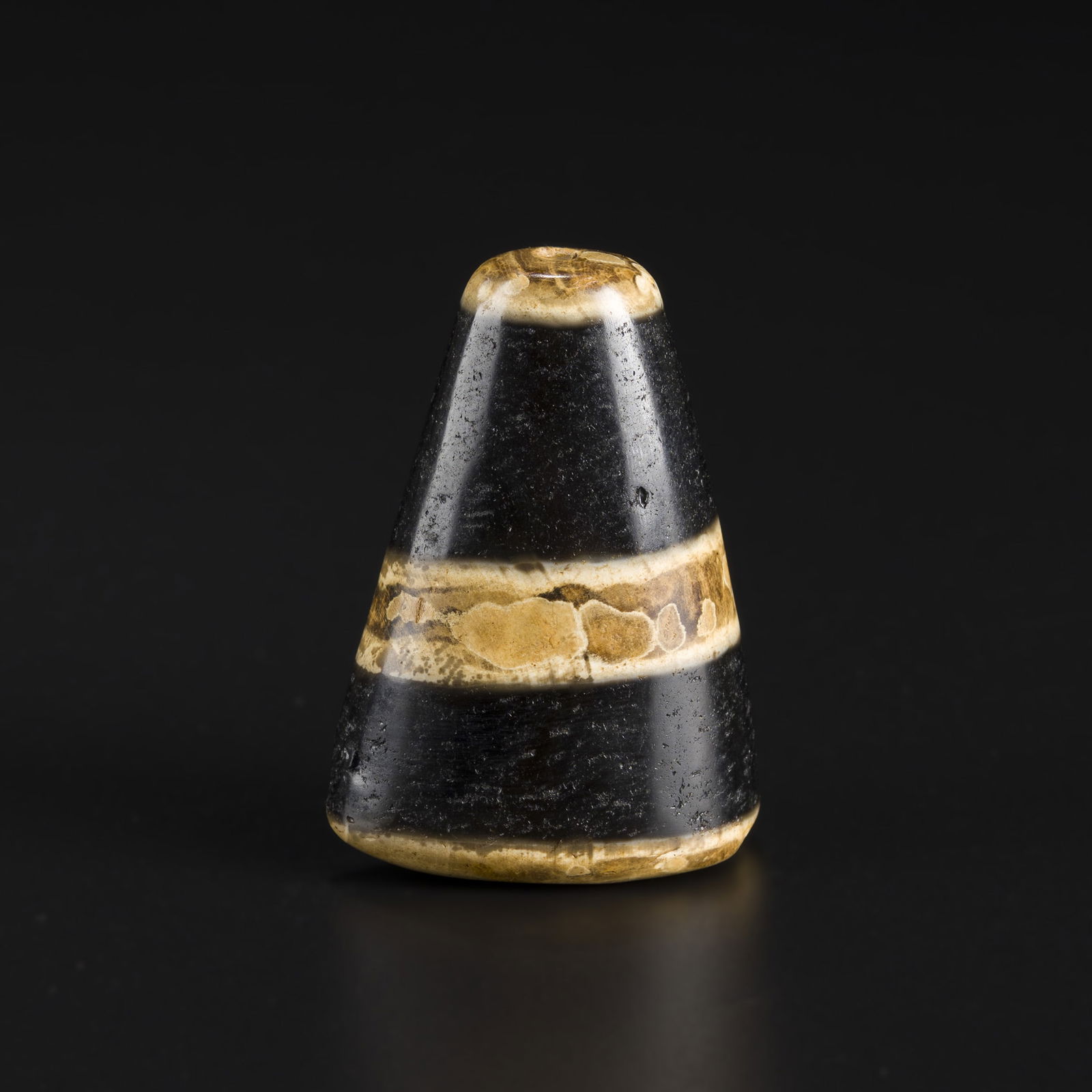 Tibetan Rare Stripes Pattern Agate Chung Dzi Bead (Half): Tibetan Rare Stripes Pattern Agate Chung Dzi Bead (Half) Size Detail: 3.5 x 5cm Weight: 44gram