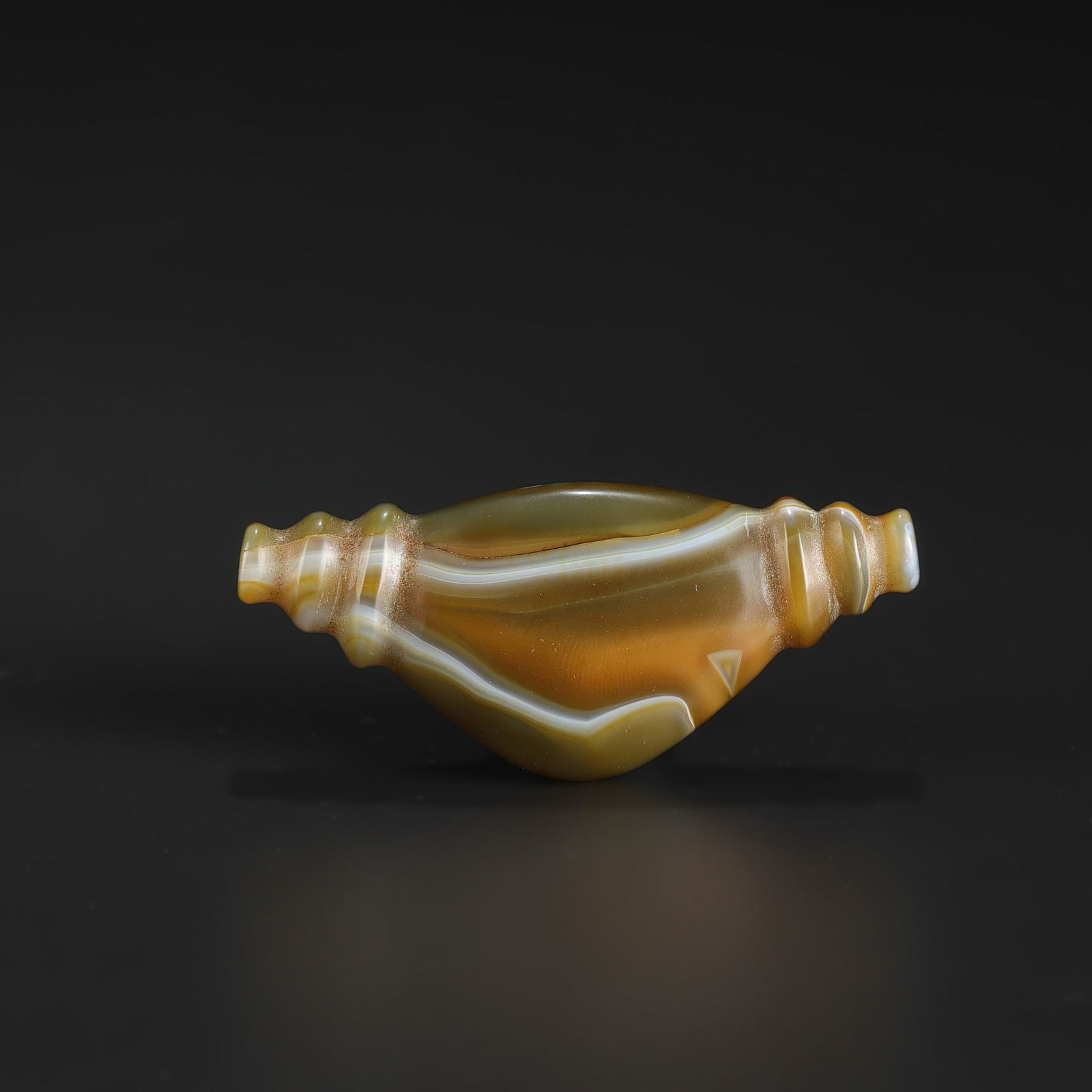 Ancient Bactrian Jewelry – Agate Bead Pendant in Horn Form: Ancient Bactrian Jewelry – Agate Bead Pendant in Horn Form Size Detail: 7.3 x 3.2cm Weight: 36gram