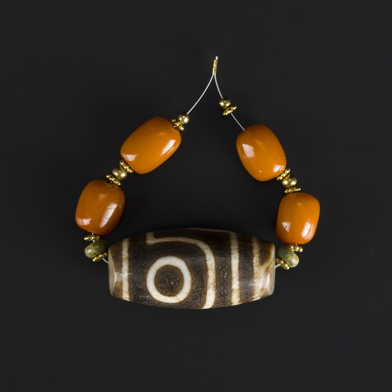 Collection of Tibetan 2 Eyes Dzi Bead: Collection of Tibetan 2 Eyes Dzi Bead Total Weight: 73gram