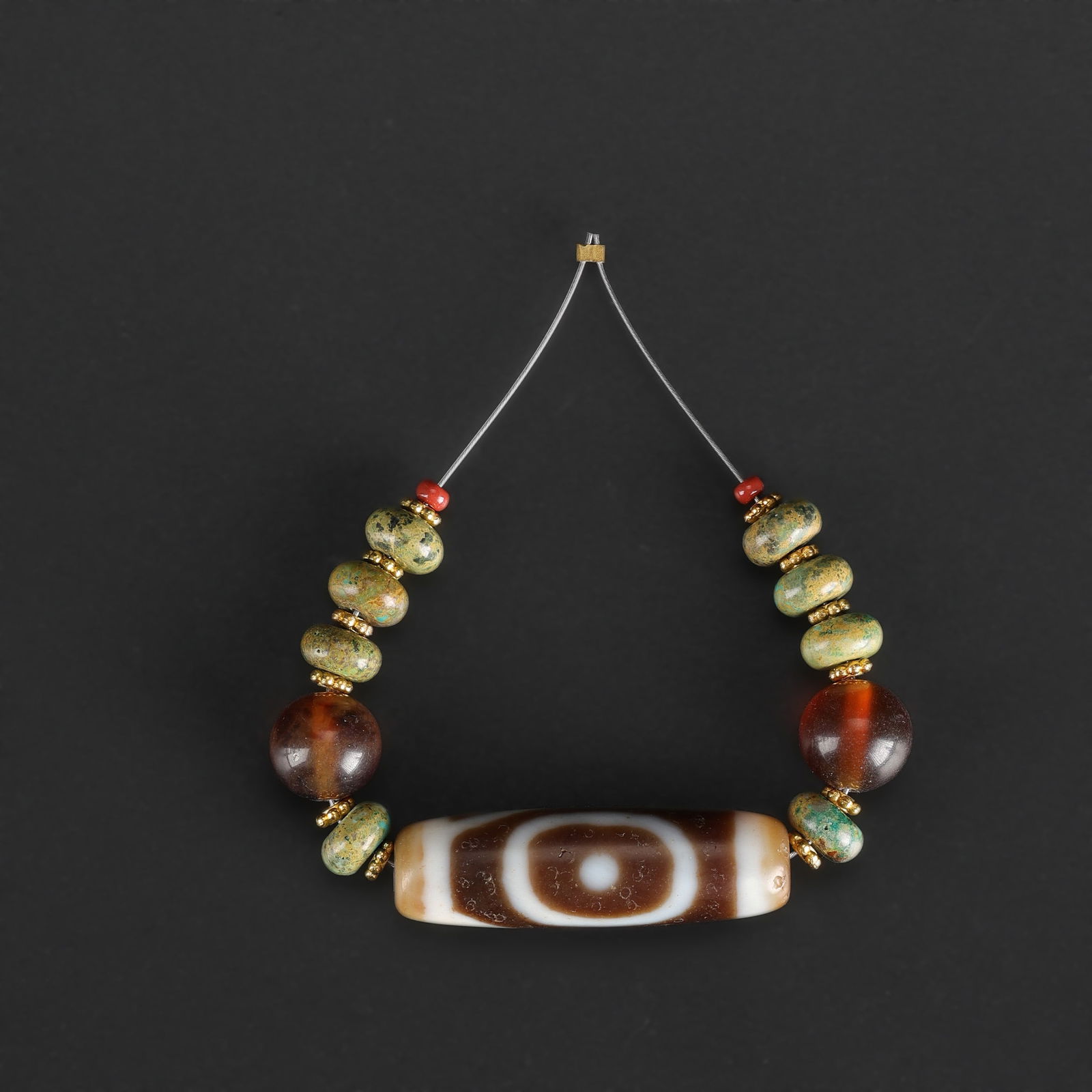 Rare-Pattern Tibetan Dzi Bead with Turquoise and Amber Beads: Rare-Pattern Tibetan Dzi Bead with Turquoise and Amber Beads Total Weight: 14gram