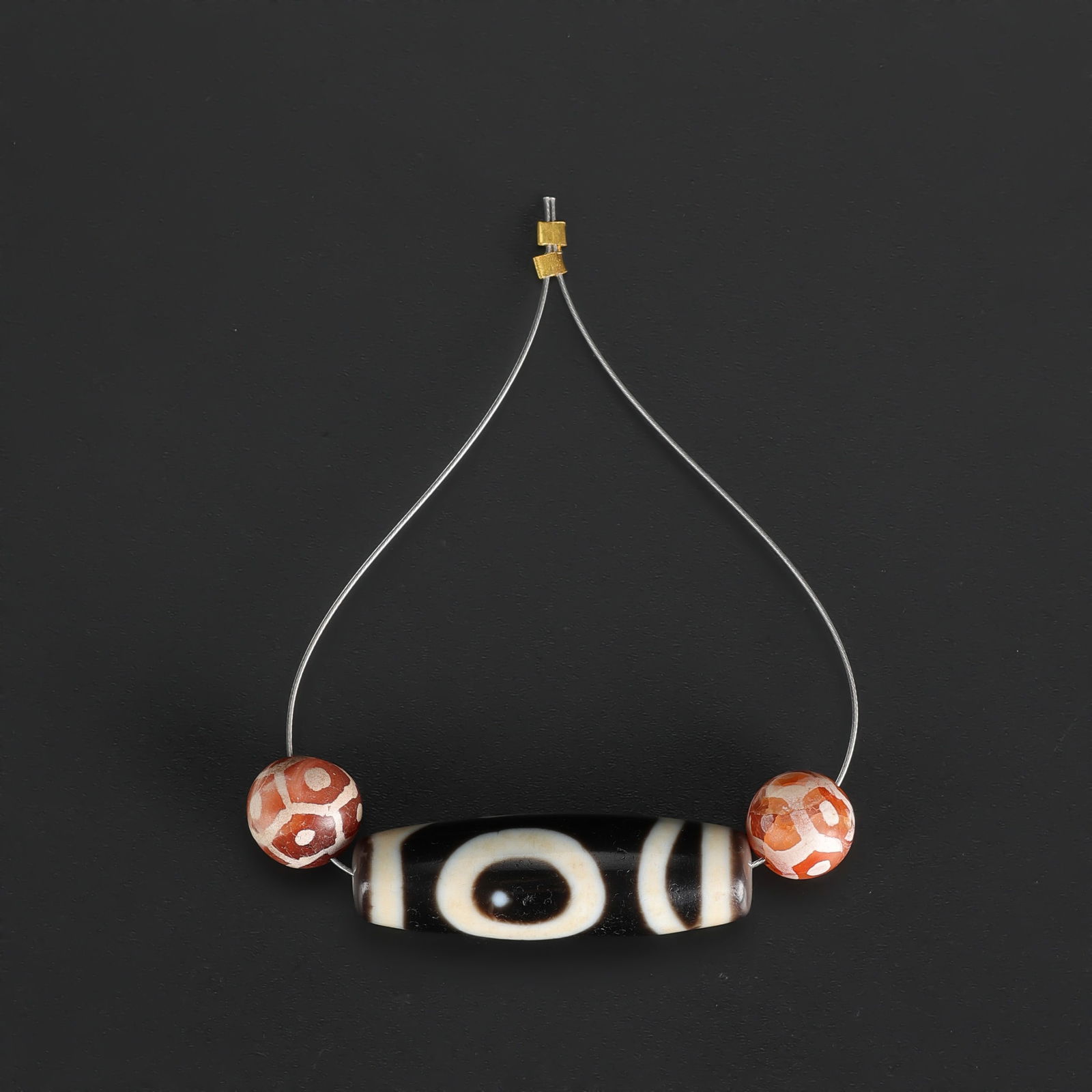 Rare-Pattern Tibetan Dzi Bead with Two Etched Carnelian Beads: Rare-Pattern Tibetan Dzi Bead with Two Etched Carnelian Beads. Total Weight: 11gram