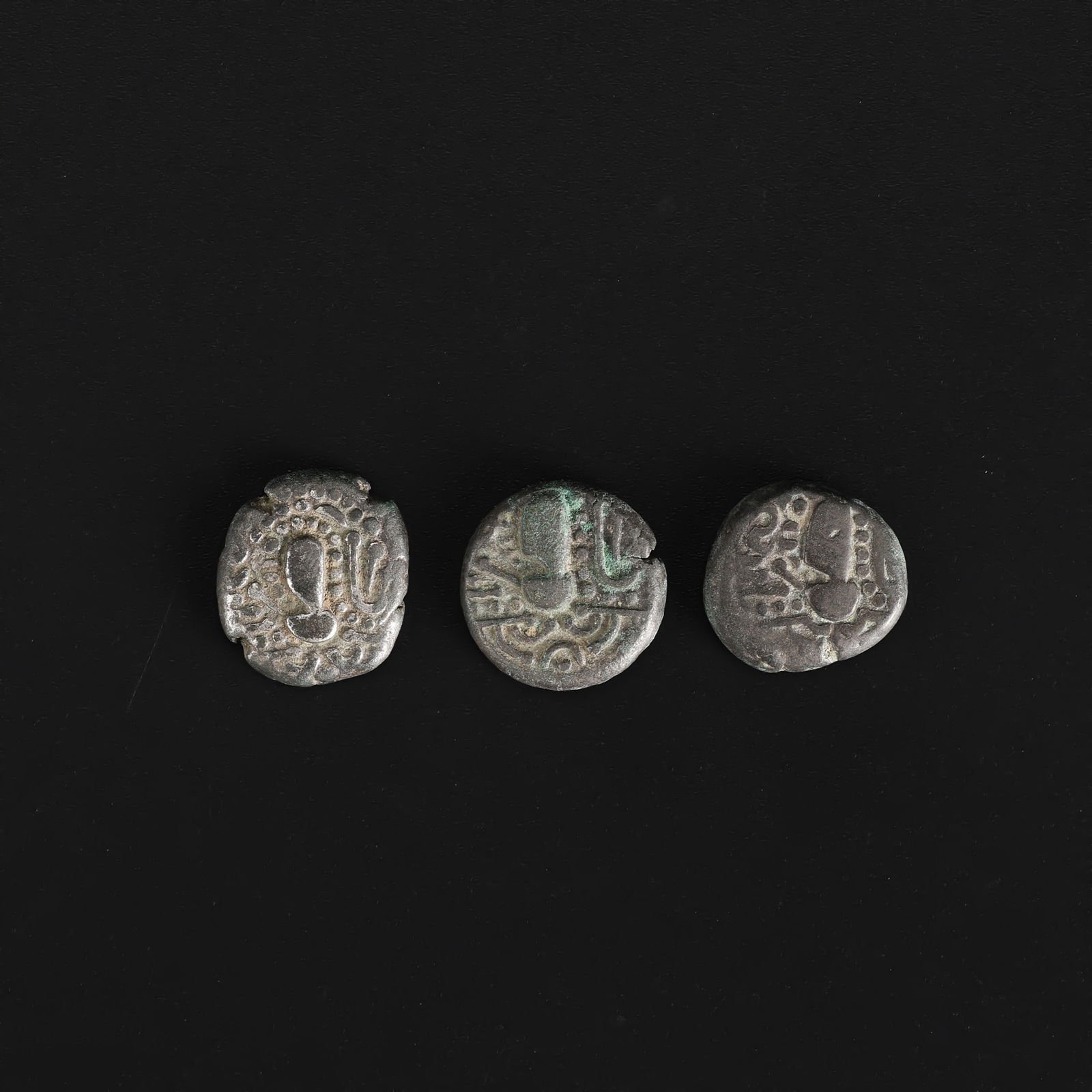 Ancient Gadhaya Dynasty Silver Coins Lot: Ancient Gadhaya Dynasty Silver Coins Lot Total Weight: 13gram