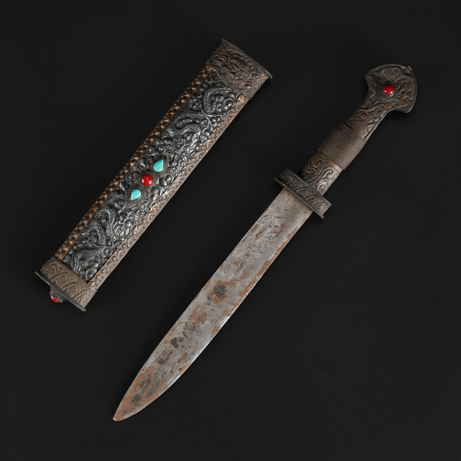 Antique Tibetan Silver Knife Decorated With Coral & Turquoise: Antique Tibetan Silver Knife Decorated With Coral & Turquoise Total Weight: 276gram
