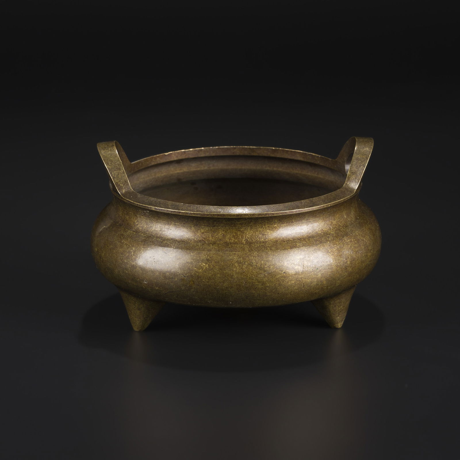 Qing Dynasty Chinese Bronze Censer Burner: Qing Dynasty Chinese Bronze Censer Burner. Size Detail: 14.3 x 9cm Weight: 739gram