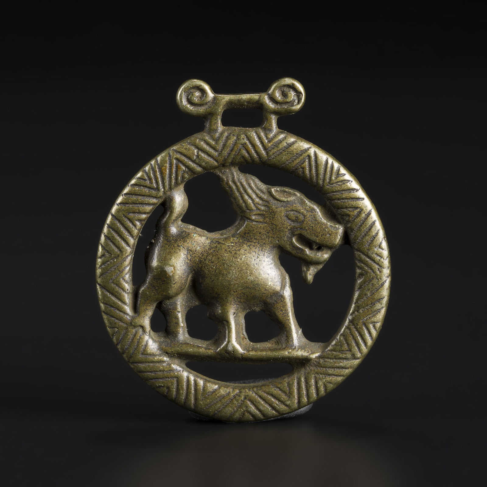 Ancient Near Eastern Bronze Openwork Pendant Amulet: Ancient Near Eastern Bronze Openwork Pendant Amulet Size Detail: 4.2 x 4.9cm Weight: 26gram