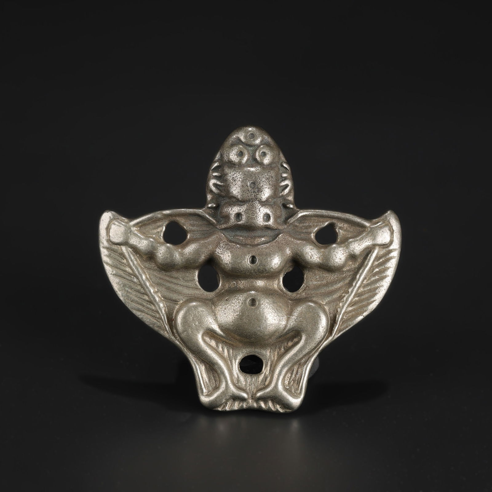 Tibetan Bronze Garuda Winged Thogchag Amulet: Tibetan Bronze Garuda Winged Thogchag Amulet. Size Detail: 6.5 x 7cm Weight: 74gram