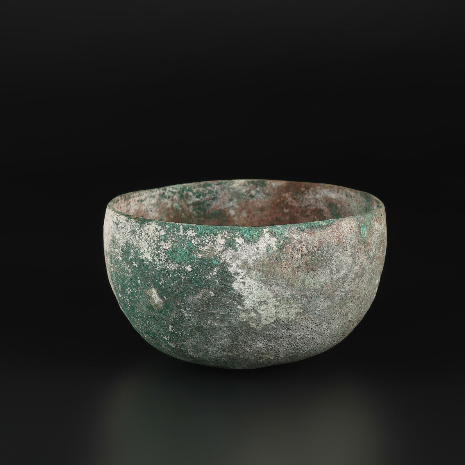 Ancient Roman Bronze Bowl with Central Human Profile Decoration: Ancient Roman Bronze Bowl with Central Human Profile Decoration. Size Detail: 18.5 x 11.5cm Weight: 1.2kg