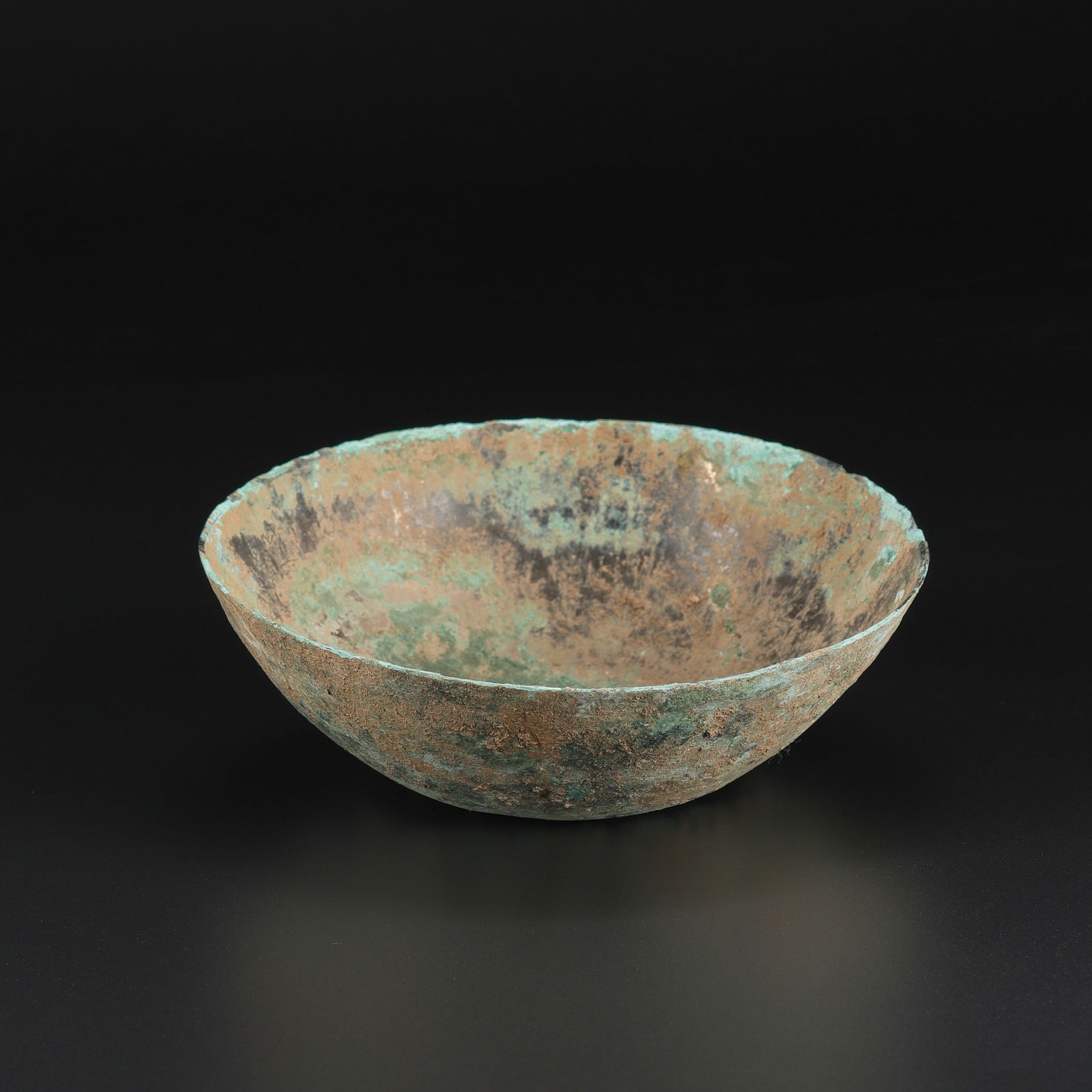 Ancient Bactrian Bronze Bowl: Ancient Bactrian Bronze Bowl. Size Detail: 17 x 5.6cm Weight: 174gram