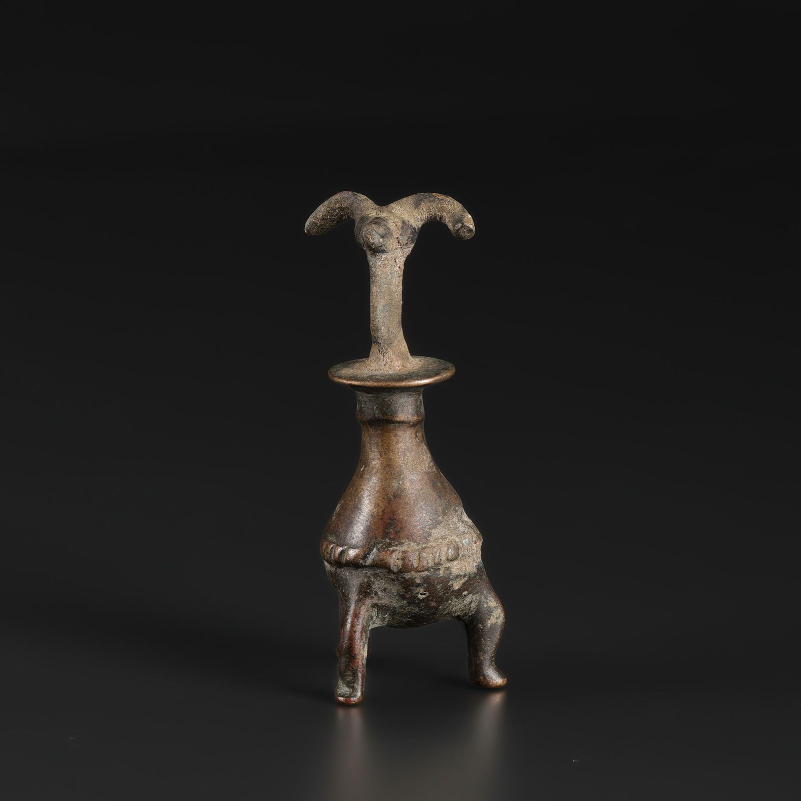 Ancient Bactrian Bronze Tripod Kohl Jar: Ancient Bactrian Bronze Tripod Kohl Jar Size Detail: 3 x 9cm Weight: 71gram