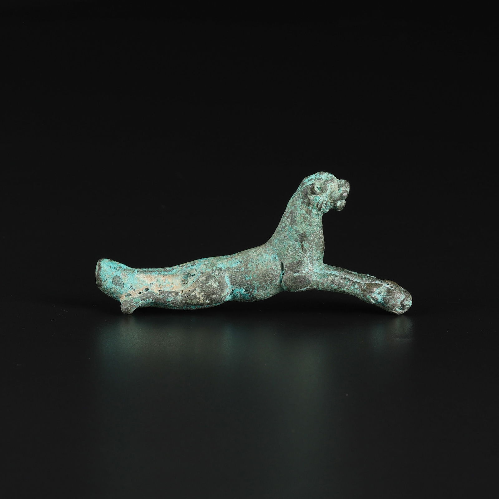 Ancient Bronze Luristan Tiger Figurine 6th Century BC: Ancient Bronze Luristan Tiger Figurine 6th Century BC. Size Detail: 9 x 4cm Weight: 80gram