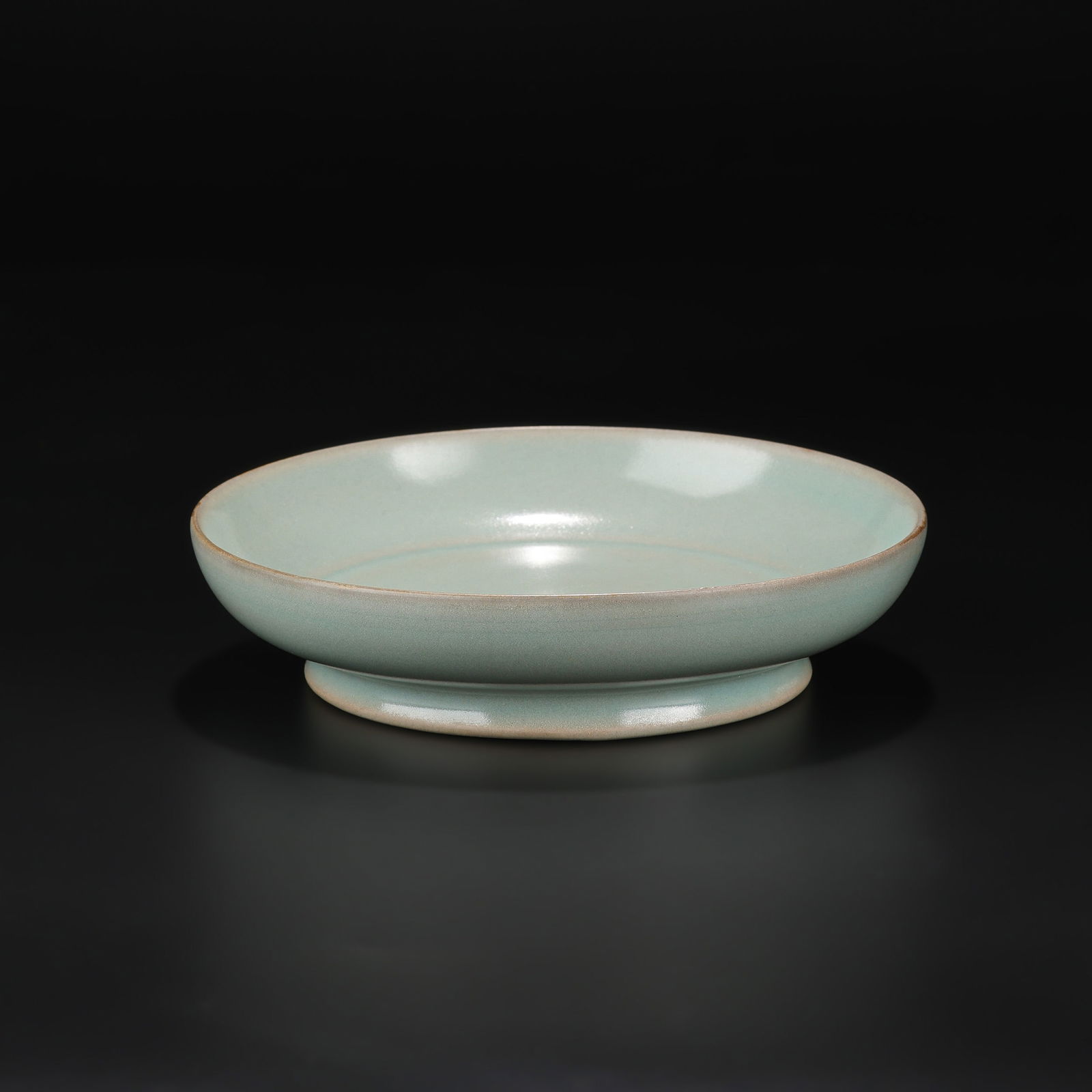 Rare Ru Ware Dish, Song Dynasty: Rare Ru Ware Dish, Song Dynasty Size Detail: 14 x 3cm Weight: 243gram