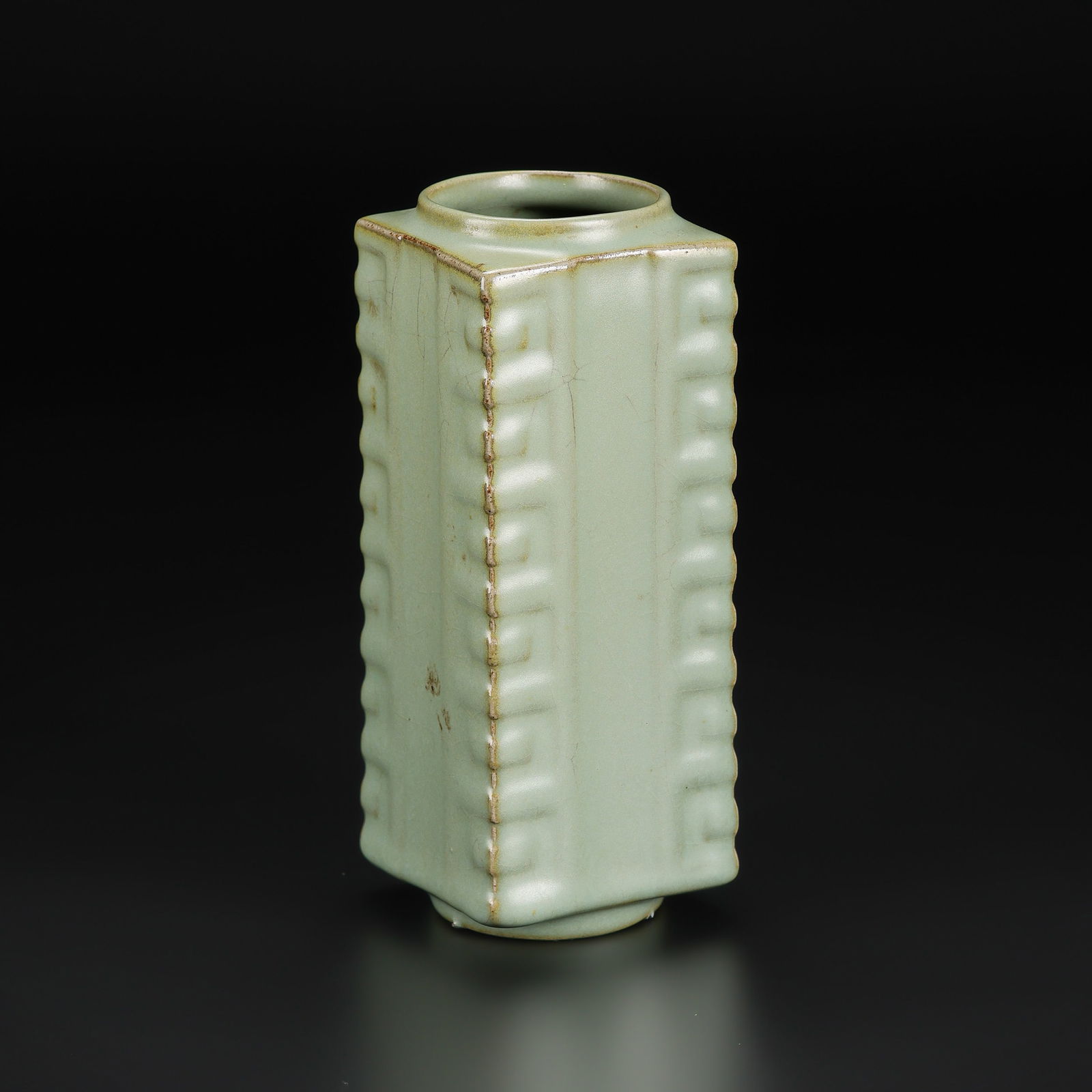 Rare Ru Ware Green-Glazed Porcelain Cong-Form Vase, Song Dynasty: Rare Ru Ware Green-Glazed Porcelain Cong-Form Vase, Song Dynasty Size Detail: 6.8 x 17.5cm Weight: 456gram