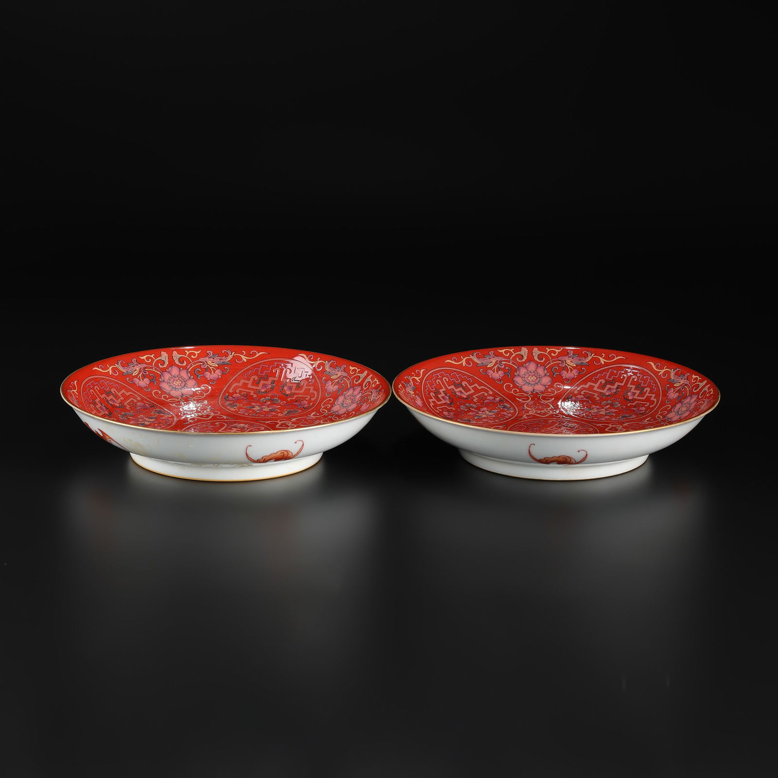 Pair of Qing Dynasty Chinese Porcelain Plates: Pair of Qing Dynasty Chinese Porcelain Plates Total Weight: 797gram