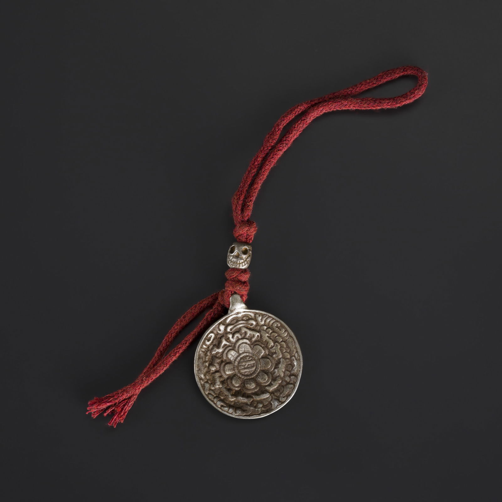 Tibetan Buddhist Amulet: Tibetan Buddhist Amulet Weight: 24gram