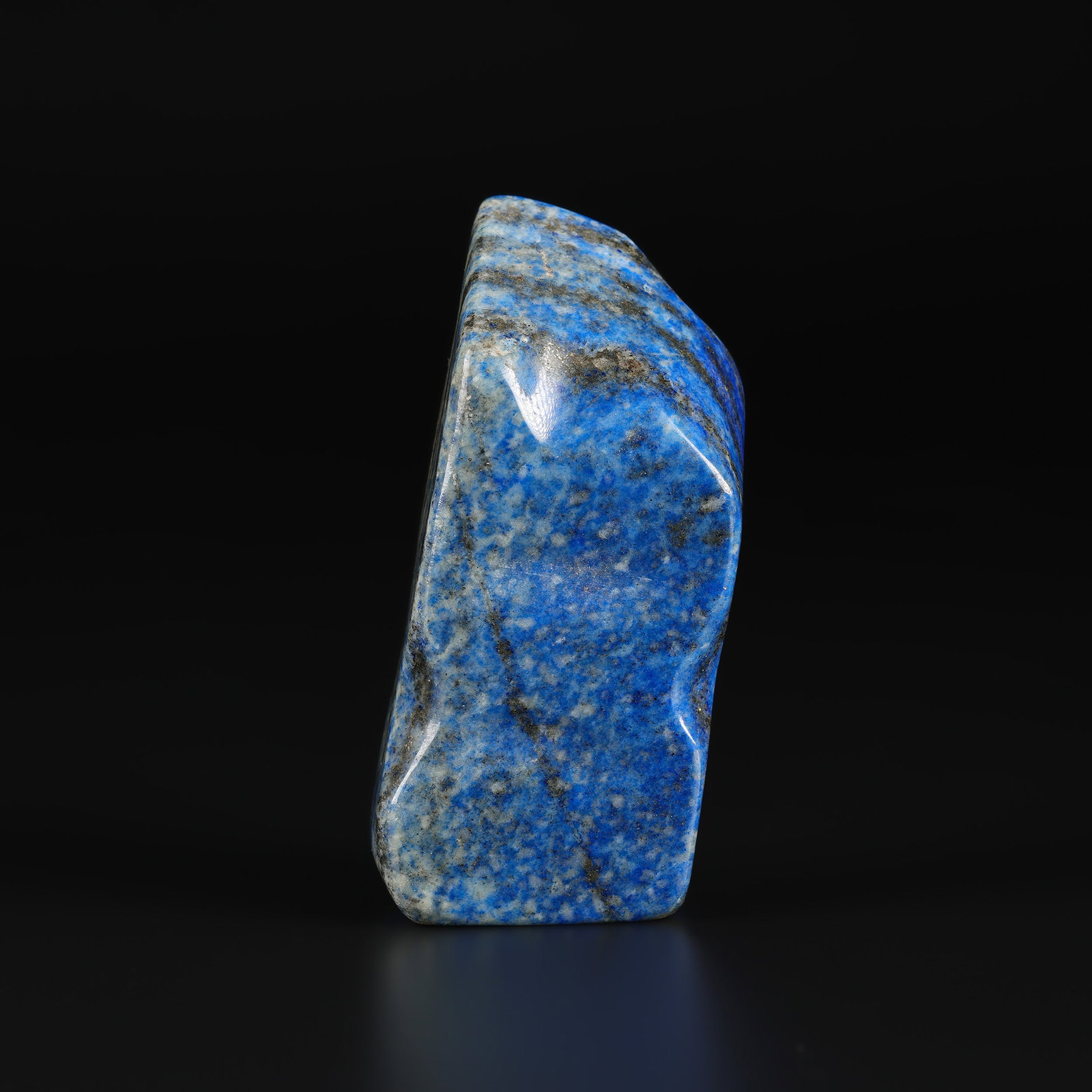 Natural Lapis lazuli Stone: Natural Lapis lazuli Stone Size Detail: 4 x 9cm Weight: 253gram