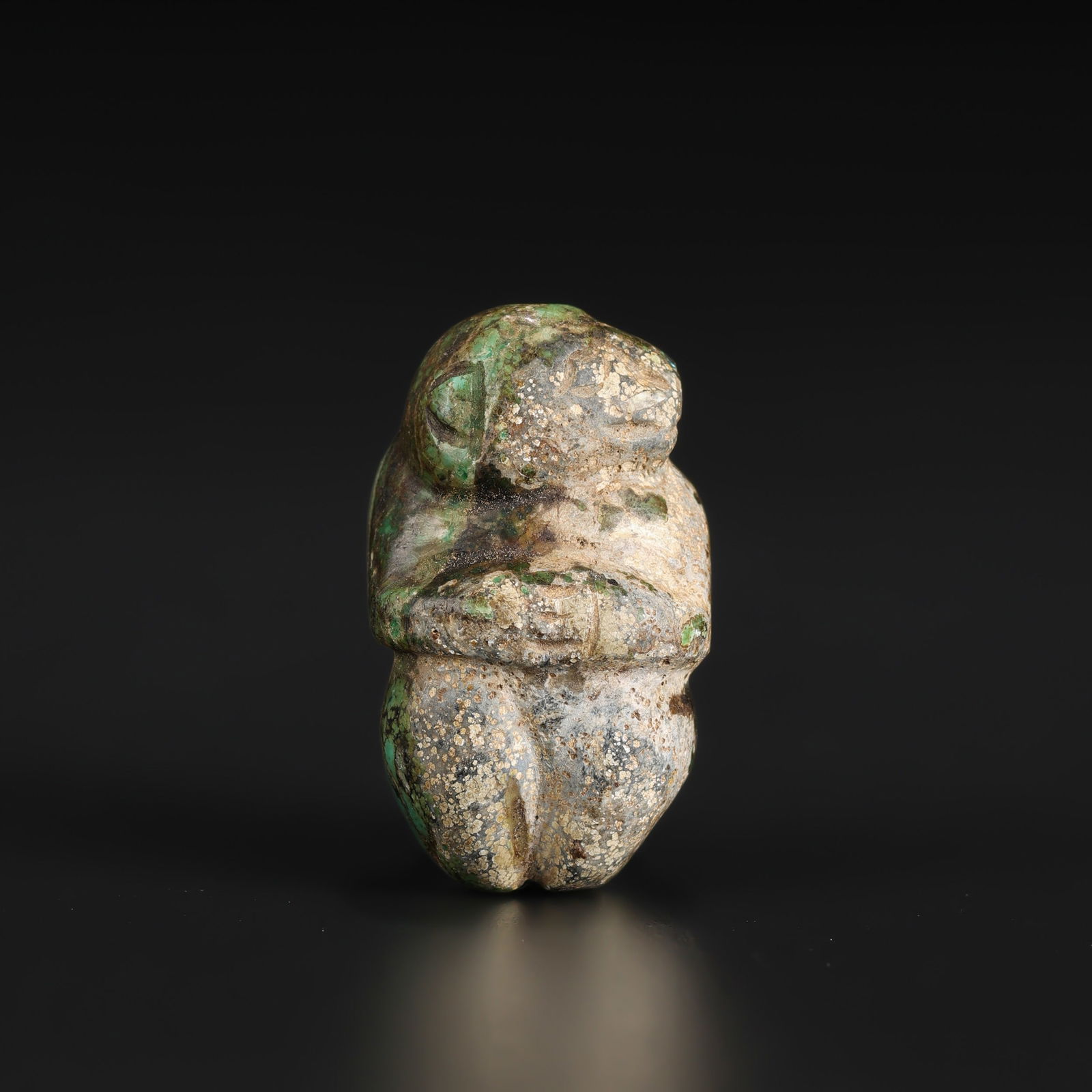 Chinese Western Zhou Dynasty Figurine Pendant Carved In Turquoise Stone: Chinese Western Zhou Dynasty Figurine Pendant Carved In Turquoise Stone. Size Detail: 1.9 x 3.2cm Weight: 15gram