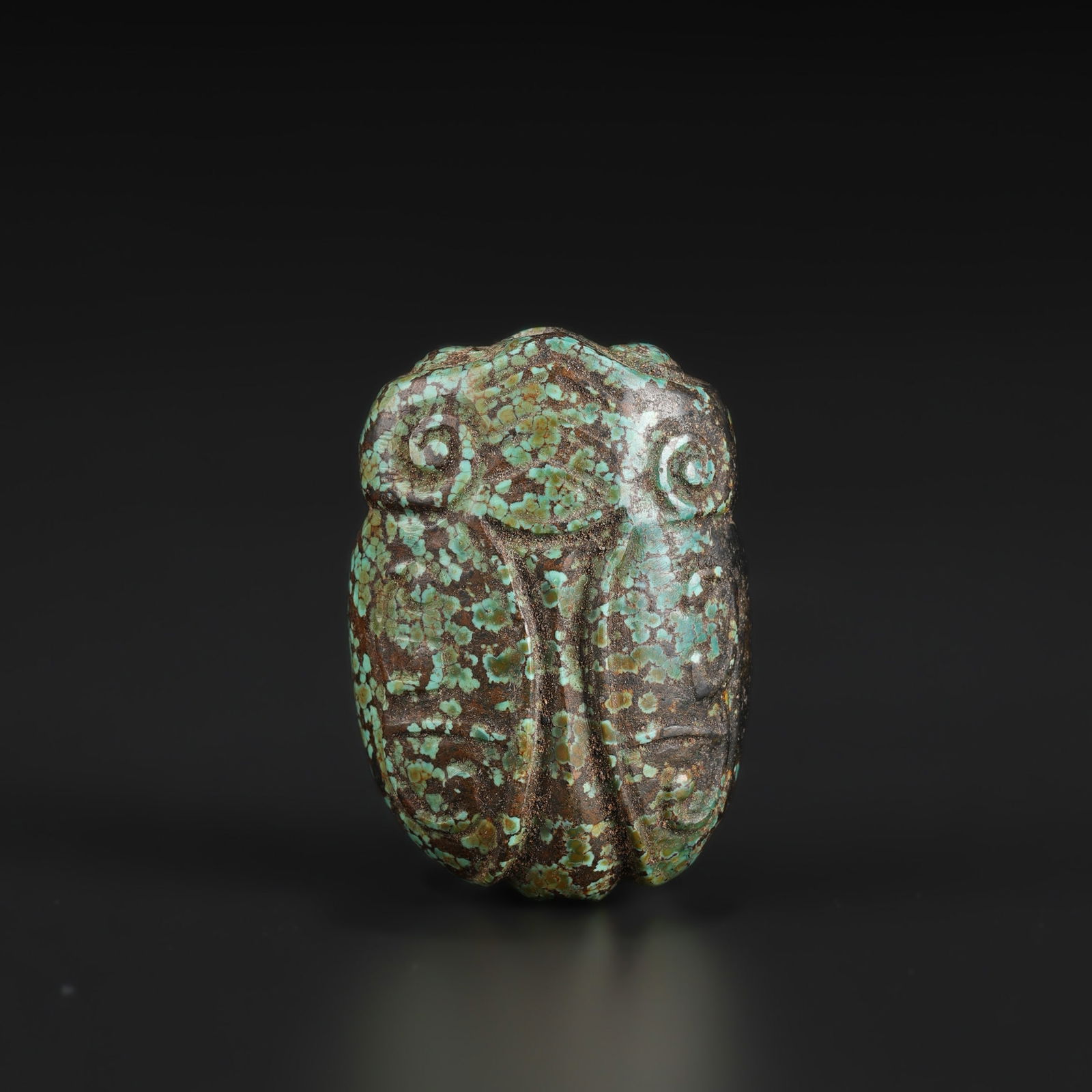 Chinese Western Zhou Dynasty Figurine Pendant Carved In Turquoise Stone: Chinese Western Zhou Dynasty Figurine Pendant Carved In Turquoise Stone Size Detail: 2.3 x 3.3cm Weight: 12gram