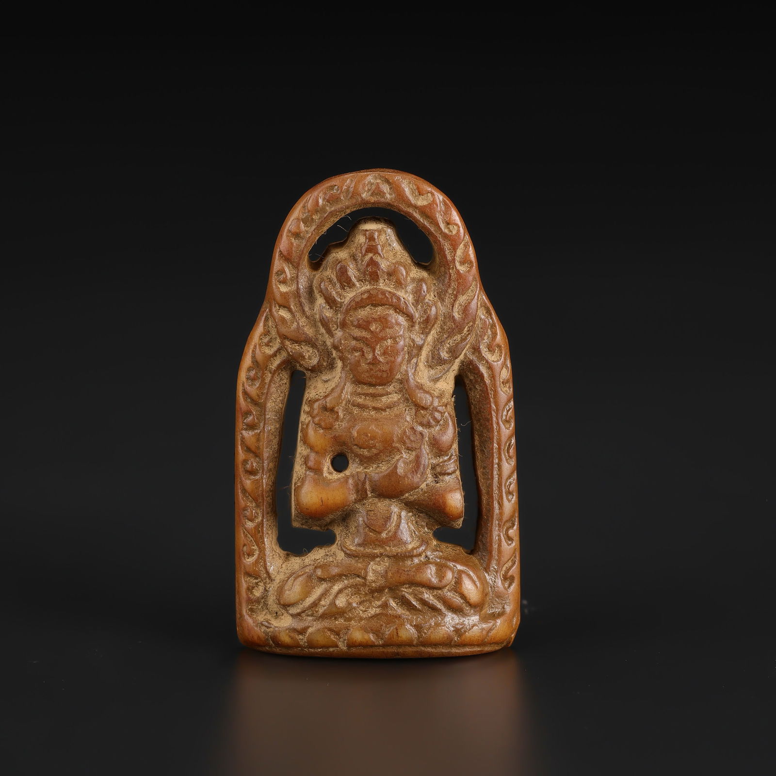 Tibetan Buddhist Carved Yak Bone Mahakhala Sculpture Amulet: Tibetan Buddhist Carved Yak Bone Mahakhala Sculpture Amulet Size Detail: 3 x 5.2cm Weight: 14gram