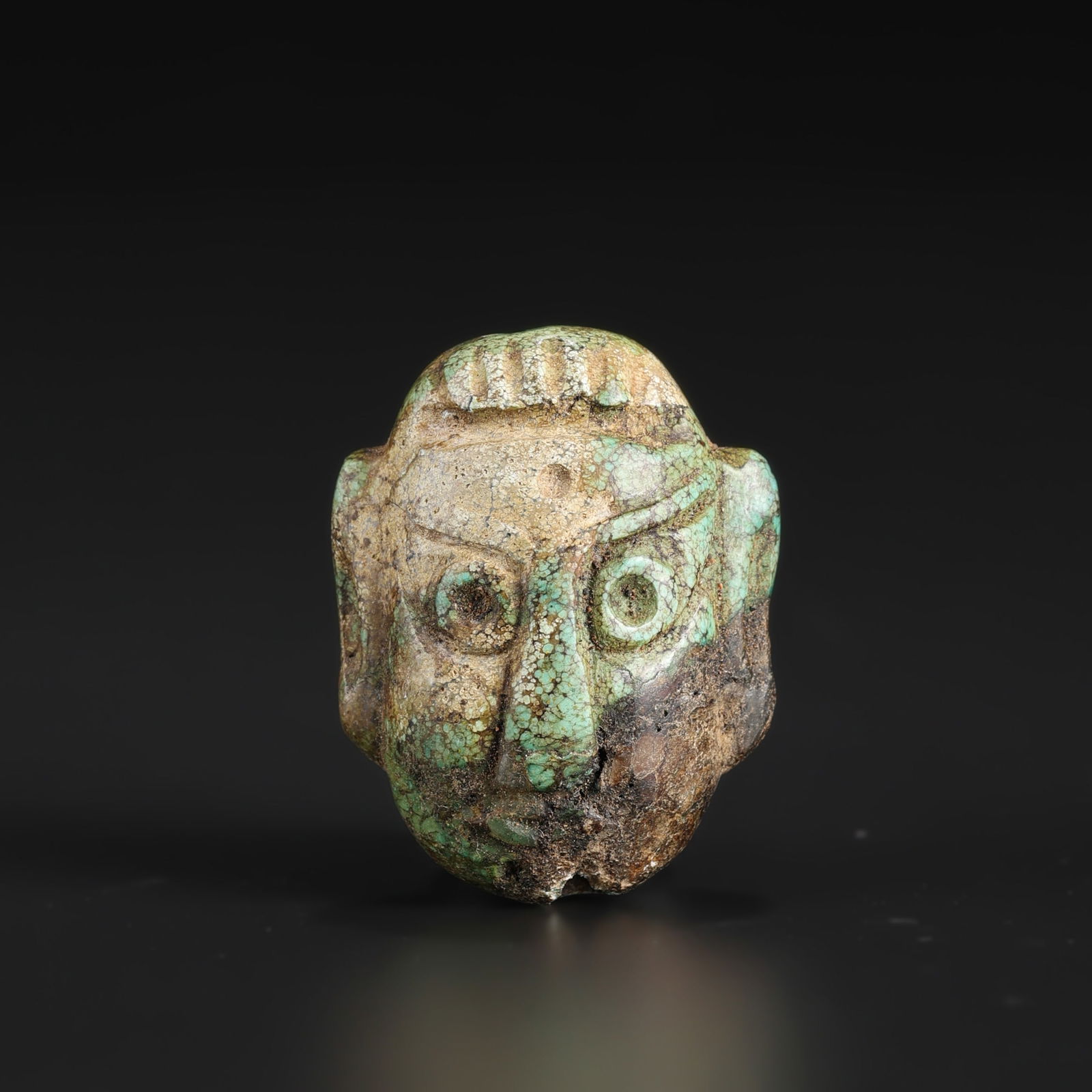 Chinese Western Zhou Dynasty Figurine Pendant Carved In Turquoise Stone: Chinese Western Zhou Dynasty Figurine Pendant Carved In Turquoise Stone Size Detail: 2.4 x 3.1cm Weight: 11gram