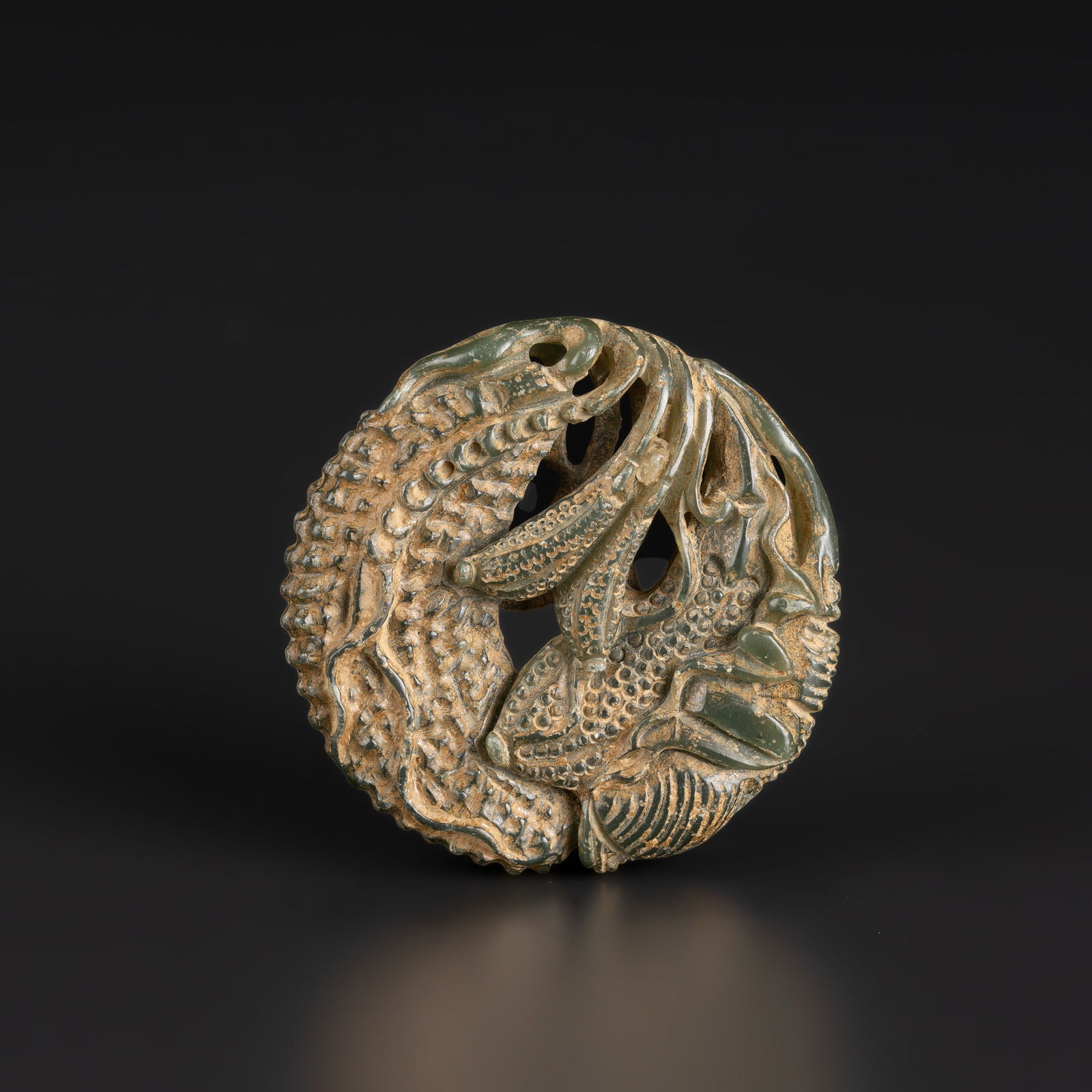 Chinese Han Dynasty Carved Jade Dragon Mythological Creature Pendant: Chinese Han Dynasty Carved Jade Dragon Mythological Creature Pendant. Size Detail: ?5cm Weight: 36gram