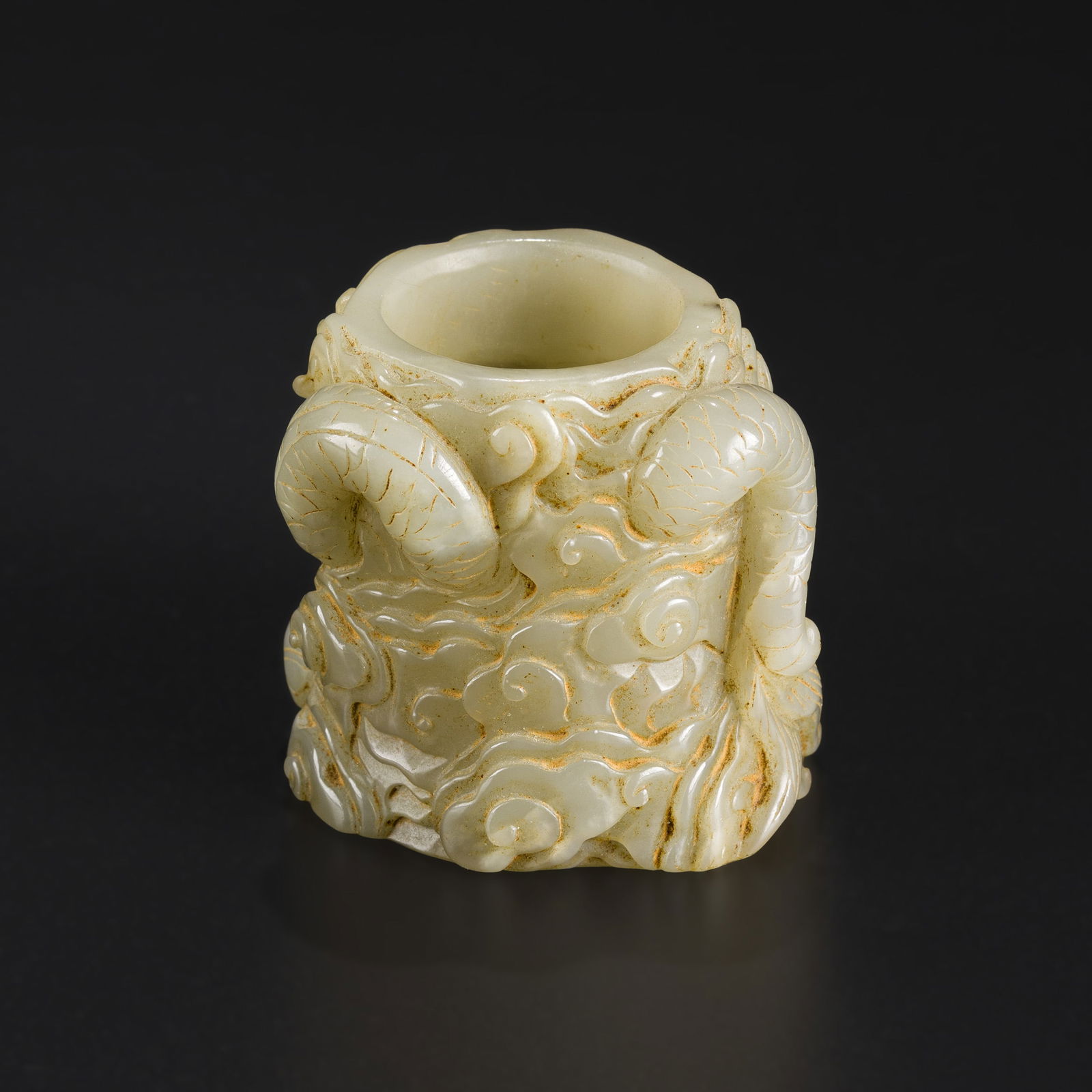 Chinese Carved Jade Pot Decorated with Dragon Figures: Chinese Carved Jade Pot Decorated with Dragon Figures. Size Detail: 7.6 x 6.4cm Weight: 338gram