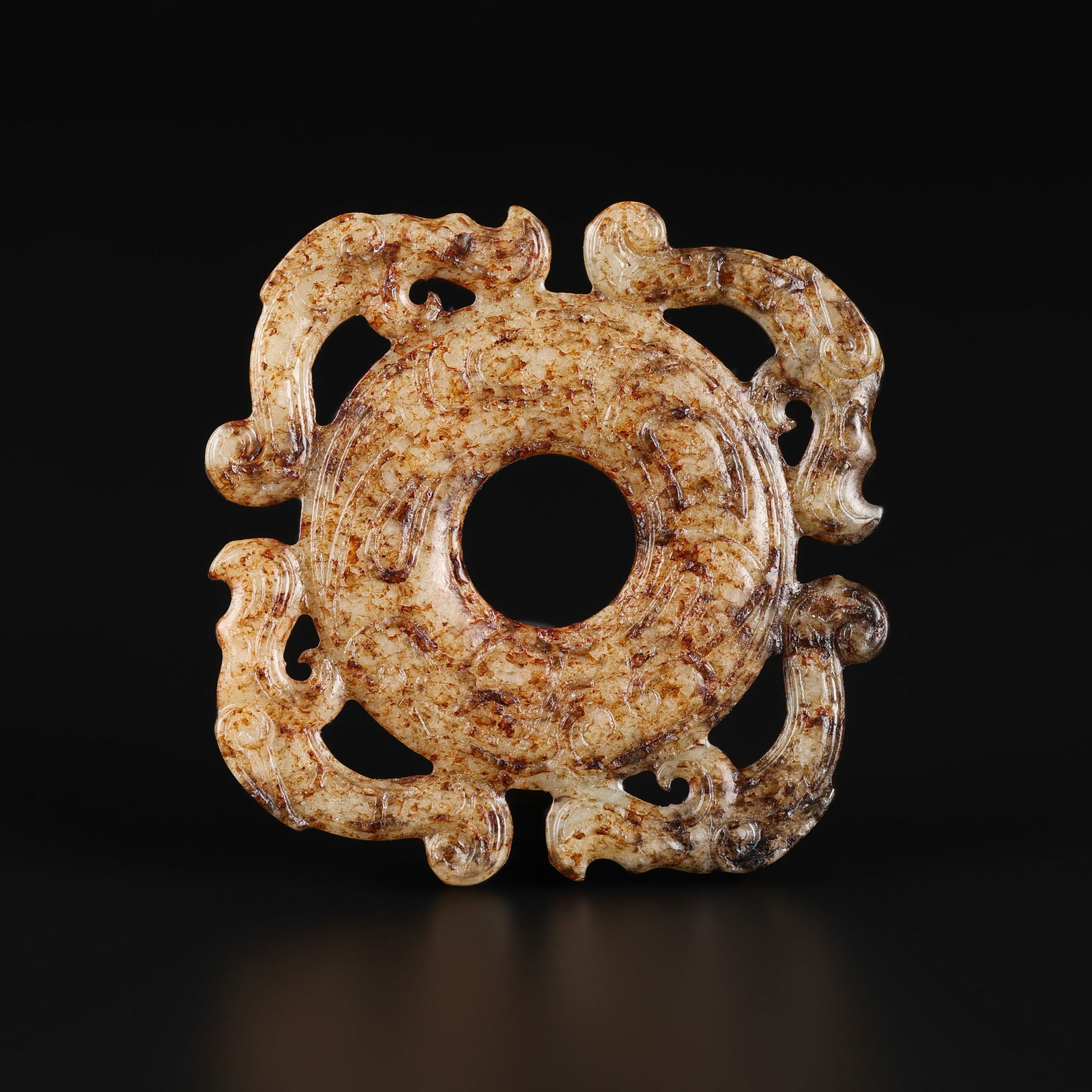 Western Zhou Dynasty Chinese Hetian Jade Dragon Pendant: Western Zhou Dynasty Chinese Hetian Jade Dragon Pendant. Size Detail: 5.9 x 5.9cm Weight: 40gram