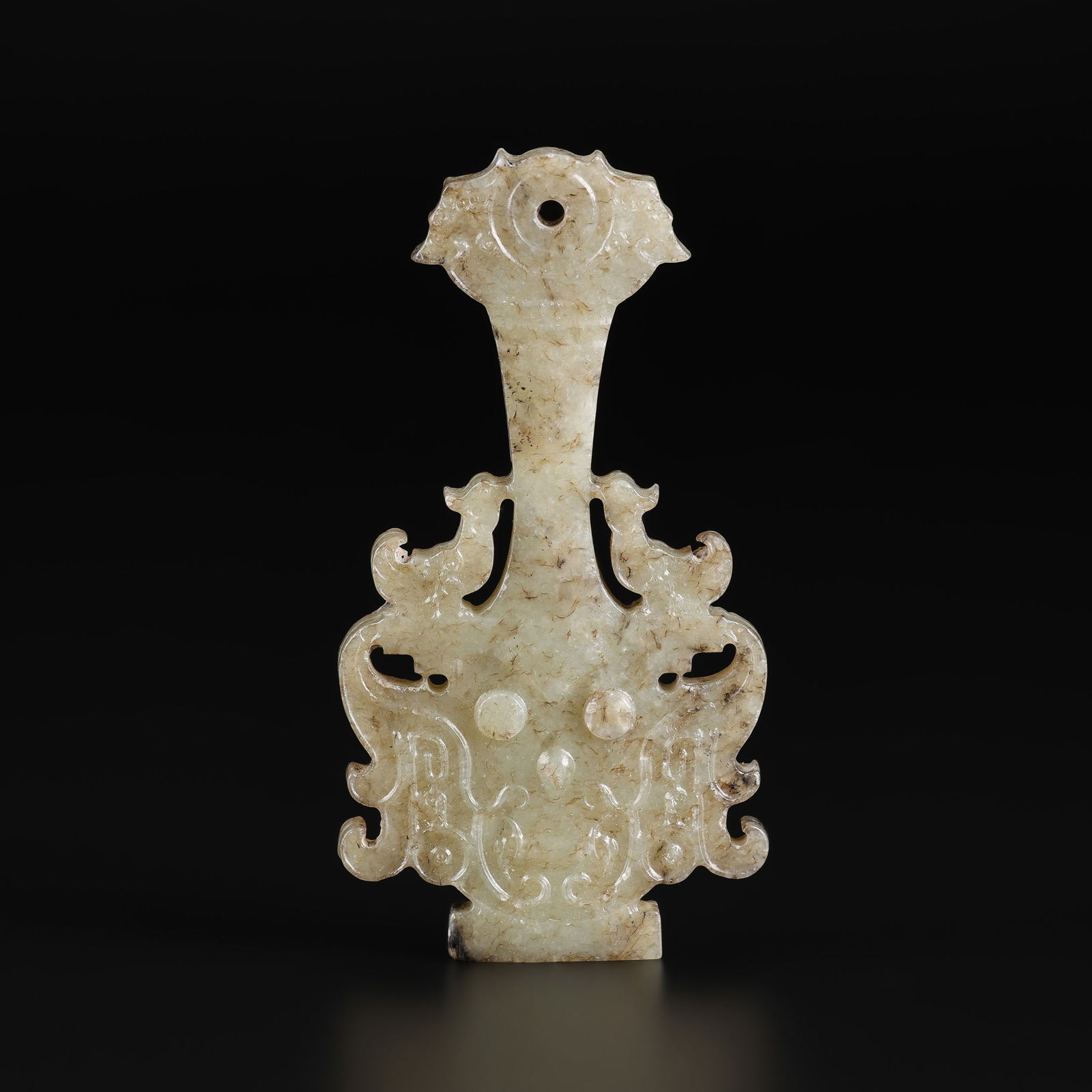 Western Zhou Dynasty Chinese Carved Reticulated Jade Pendant – Face Mask Motif: Western Zhou Dynasty Chinese Carved Reticulated Jade Pendant – Face Mask Motif. Size Detail: 4.8 x 9.1cm Weight: 43gram