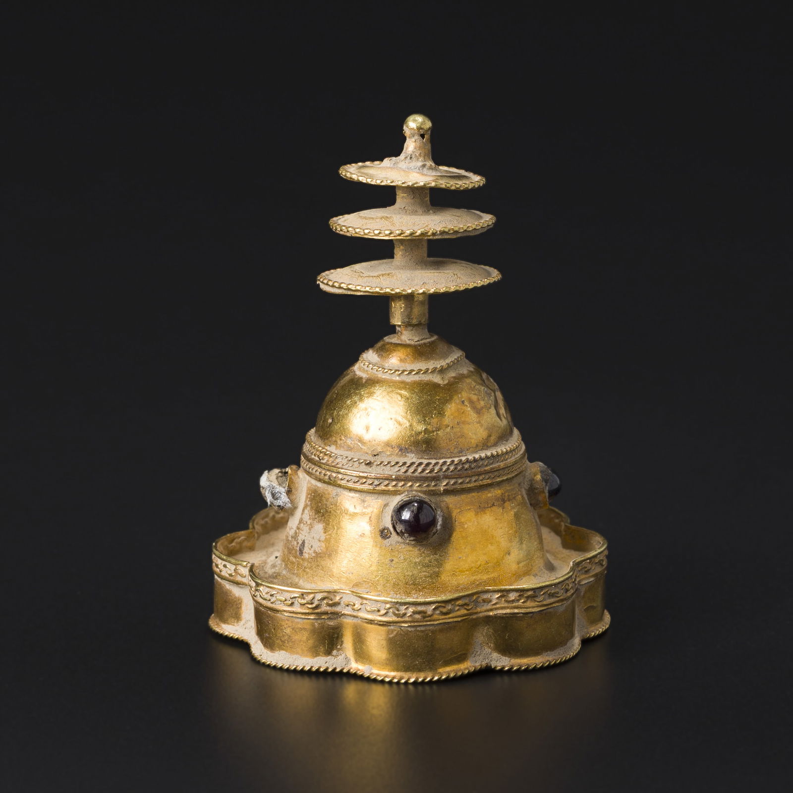 25 Grams Gold Stupa from Greco-Gandhara Region -Decorated with Gems Stone: Gold Stupa from Greco-Gandhara Region Decorated with Gems Stone Gold Test Report Listed In Photos Size Detail: 4.3 x 5.7cm Weight: 25gram