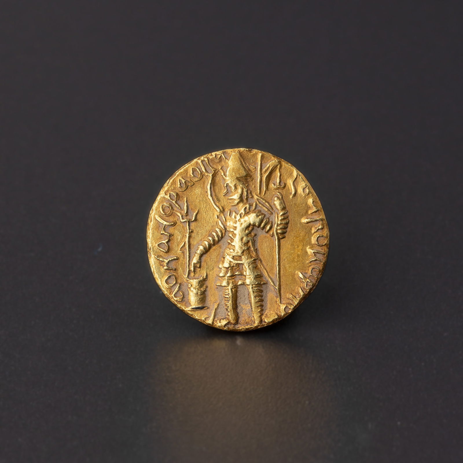 Indo-Greek Kushan Vasudeva Gold Coin: Indo-Greek Kushan Vasudeva Gold Coin Size Detail: 2cm Weight: 8gram