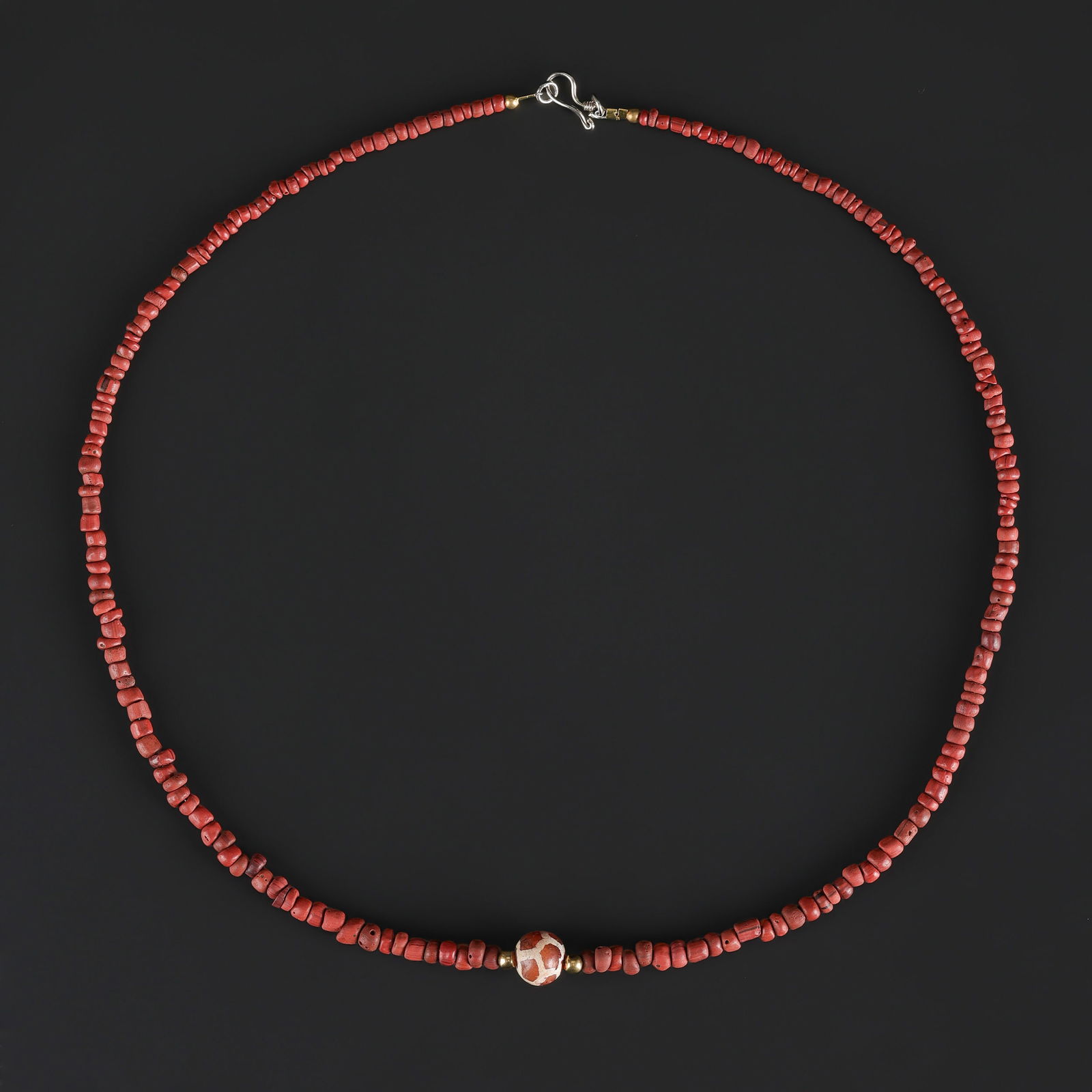 Old Ancient Mixed of Glass Beads Necklace with Etched Carnelian Bead Pendant: Old Ancient Mixed of Glass Beads Necklace with Etched Carnelian Bead Pendant Length: 21in Total Weight: 15gram