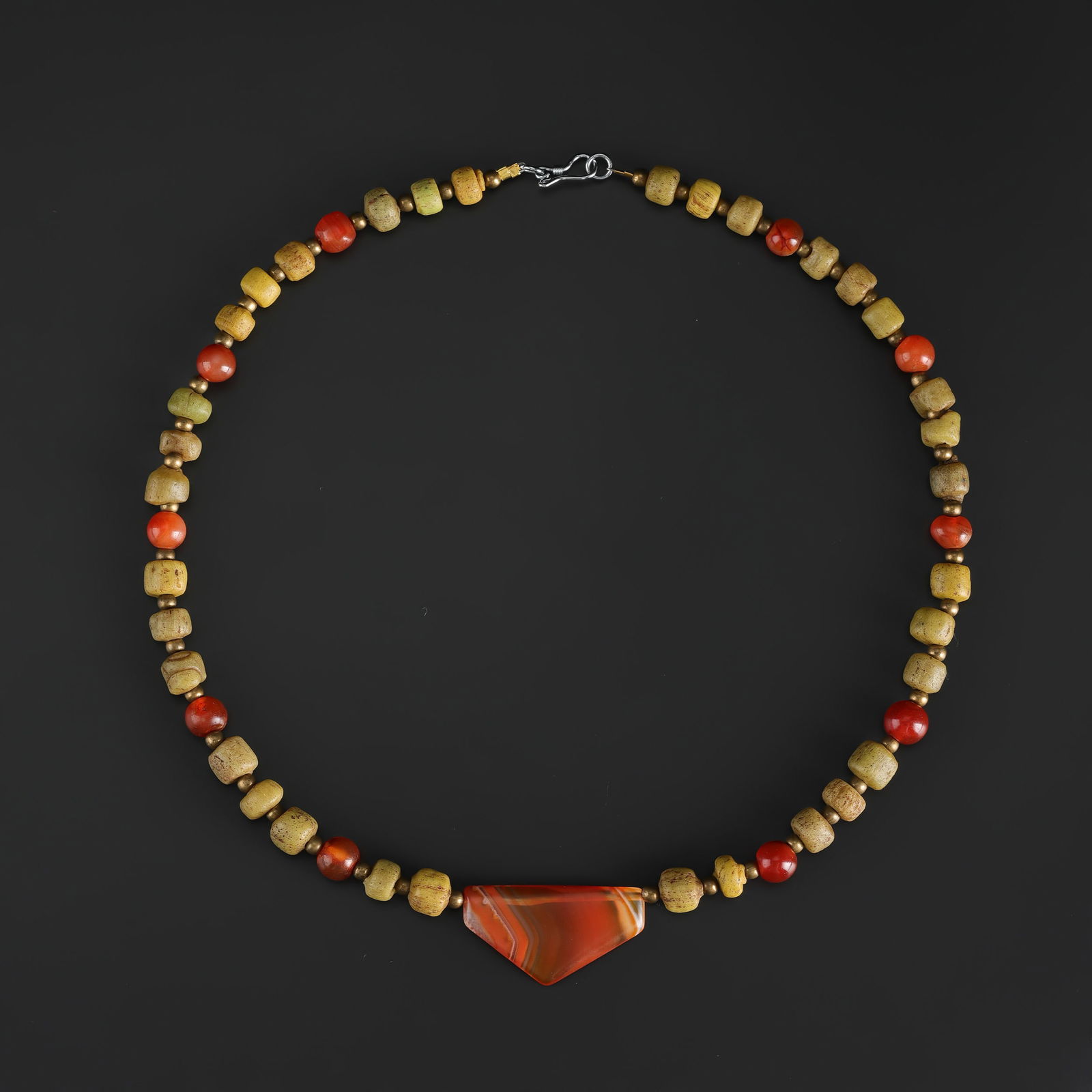 Antique Himalayan Indo Tibetan Mala Carnelian and Banded Agate Beads: Antique Himalayan Indo Tibetan Mala Carnelian and Banded Agate Beads Length: 20in Total Weight: 41gram