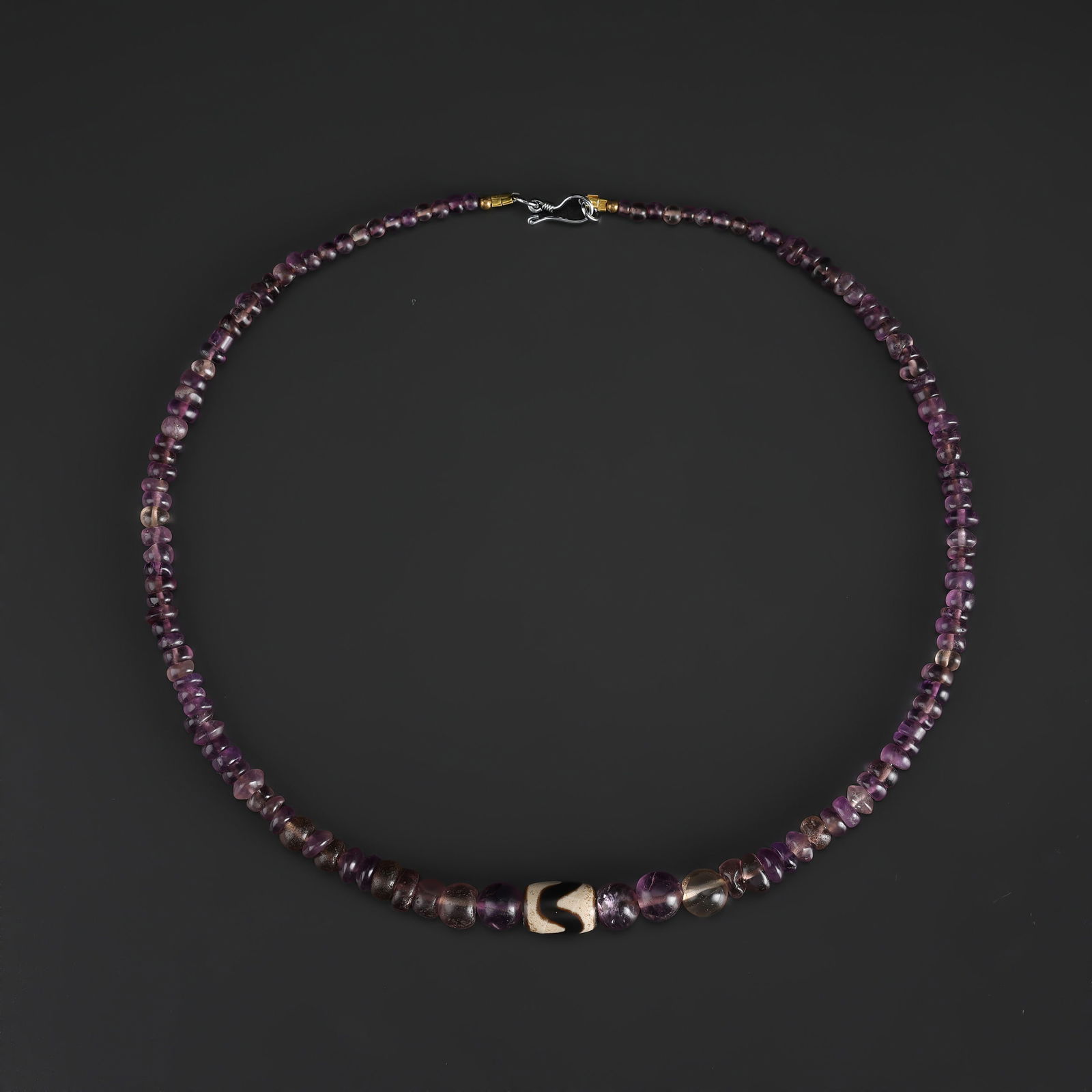 Old Ancient Tibetan Tiger Teeth Dzi Bead with Amethyst Beads Necklace: Old Ancient Tibetan Tiger Teeth Dzi Bead with Amethyst Beads Necklace Length: 20in Total Weight: 36gram