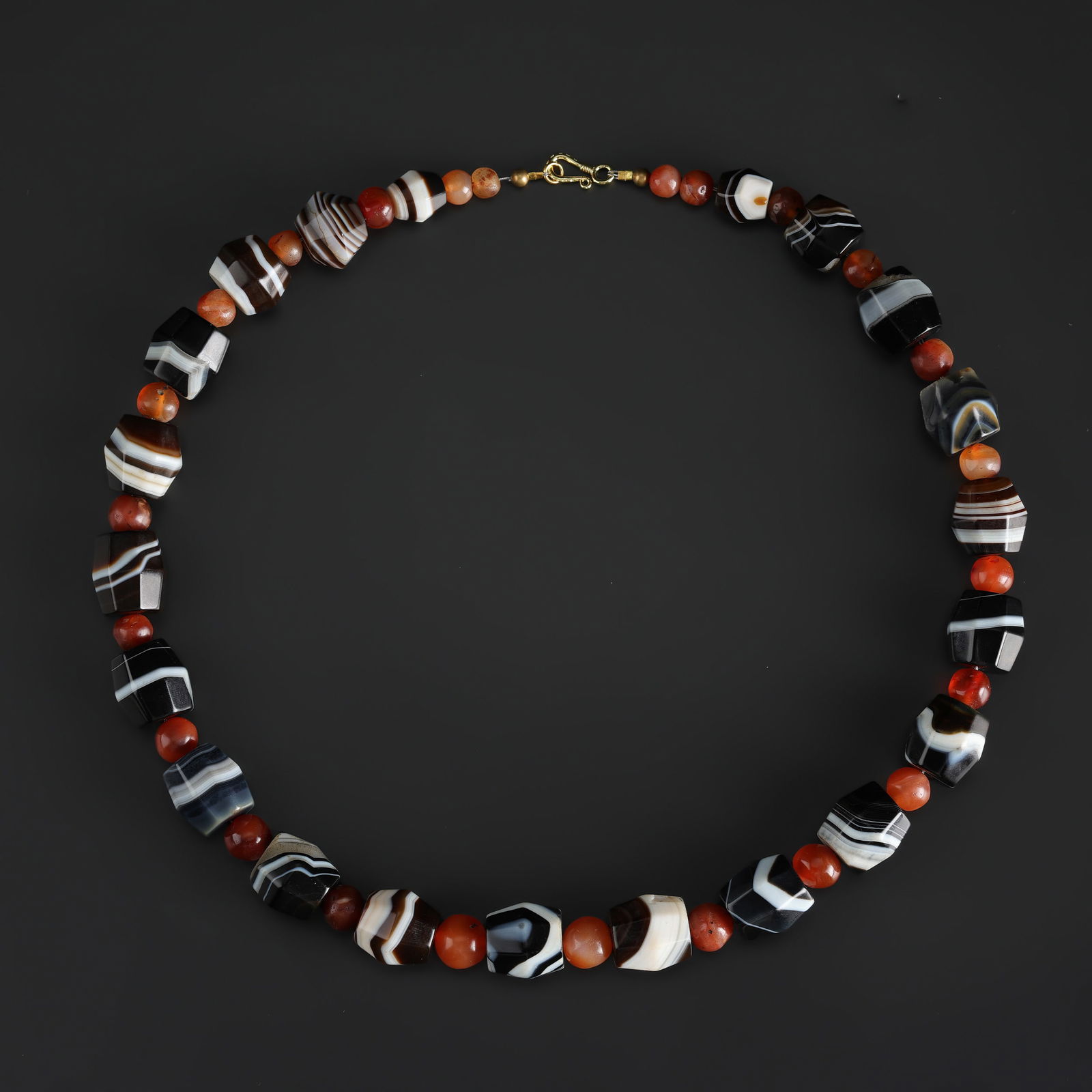 Antique Idar Oberstein Agate Beads. Antique German Agate Stone Beads: Antique Idar Oberstein Agate Beads. Antique German Agate Stone Beads Length: 26in Total Weight: 270gram