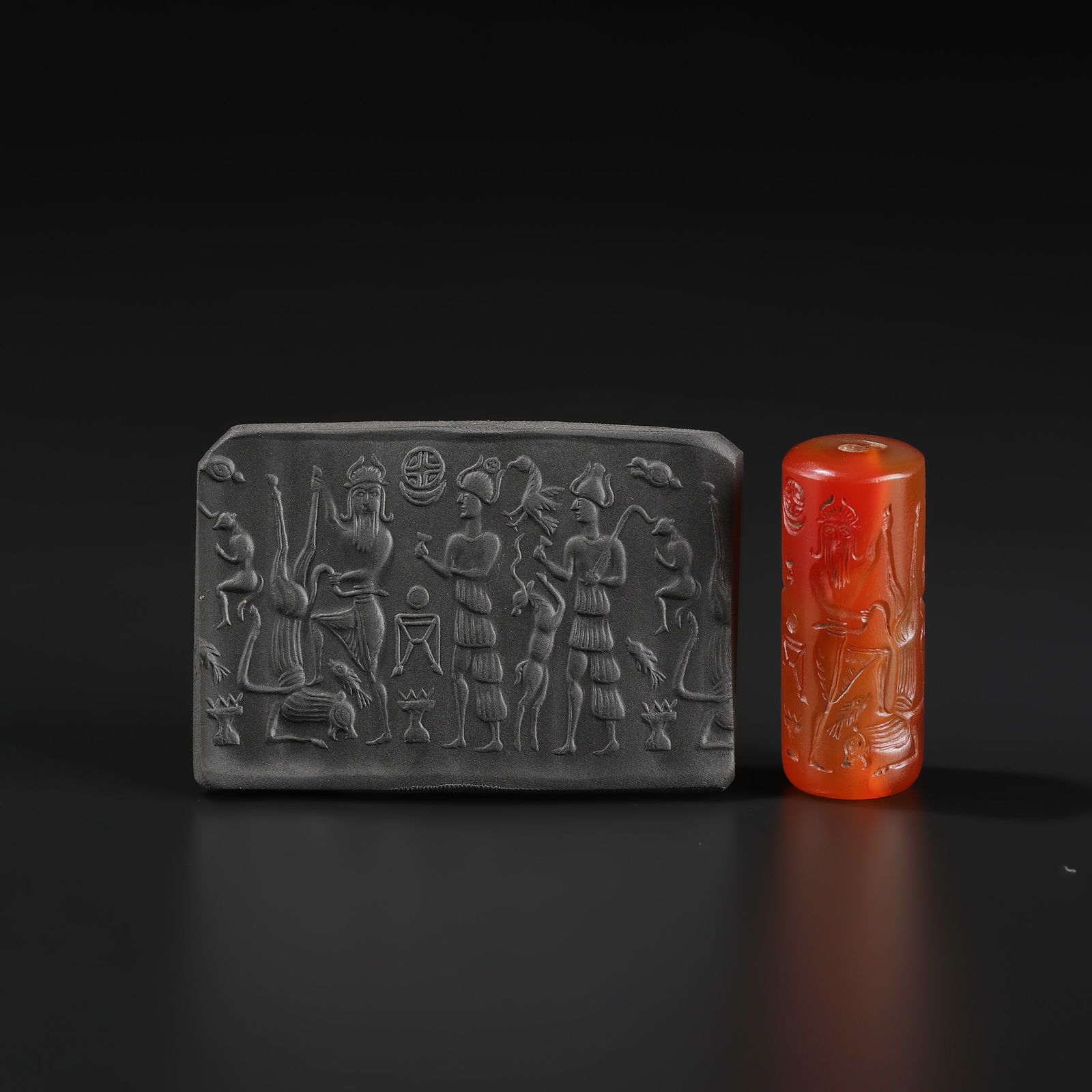 Old Ancient Carnelian Stone Cylinder Seal Bead: Old Ancient Carnelian Stone Cylinder Seal Bead Size Detail: 1.6 x 4cm Weight: 20gram