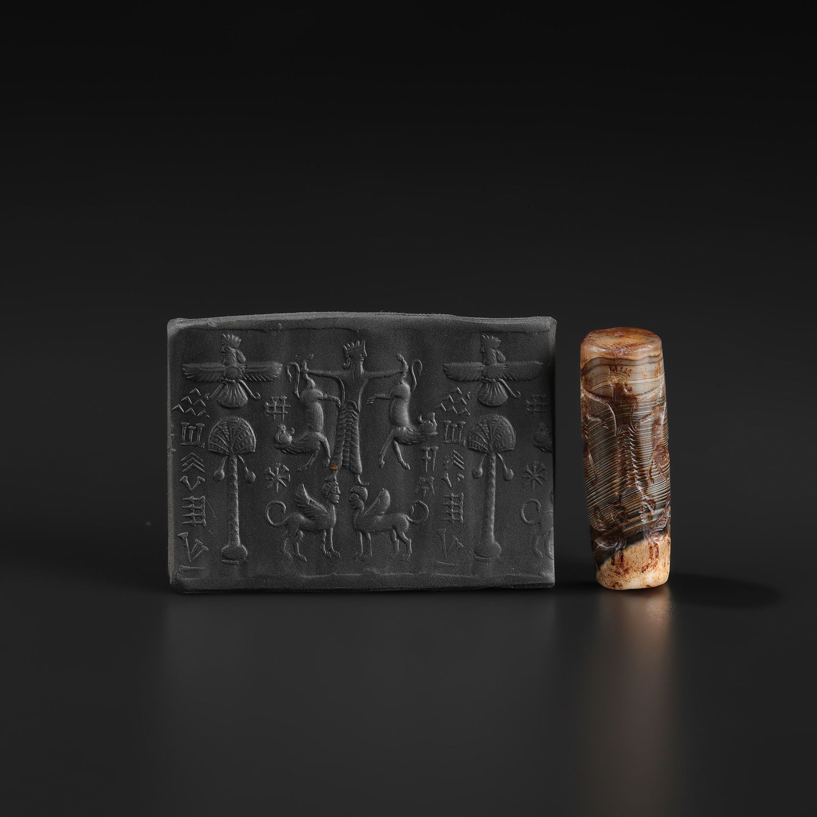 Old Ancient Banded Agate Cylinder Seal Bead: Old Ancient Banded Agate Cylinder Seal Bead Size Detail: 1.3 x 3.9cm Weight: 12gram