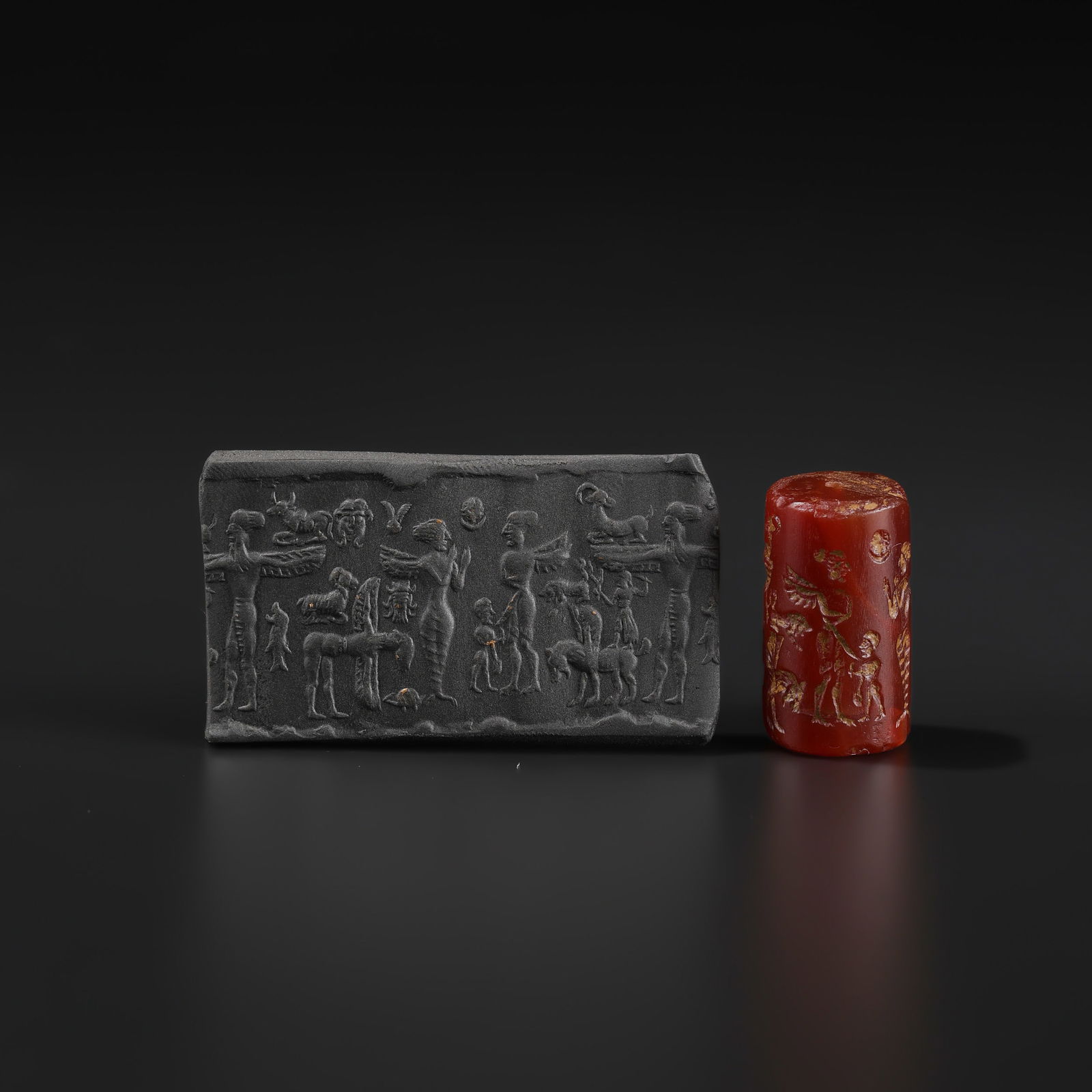 Old Ancient Carnelian Stone Cylinder Seal Bead: Old Ancient Carnelian Stone Cylinder Seal Bead Size Detail: 1.4 x 2.5cm Weight: 10gram