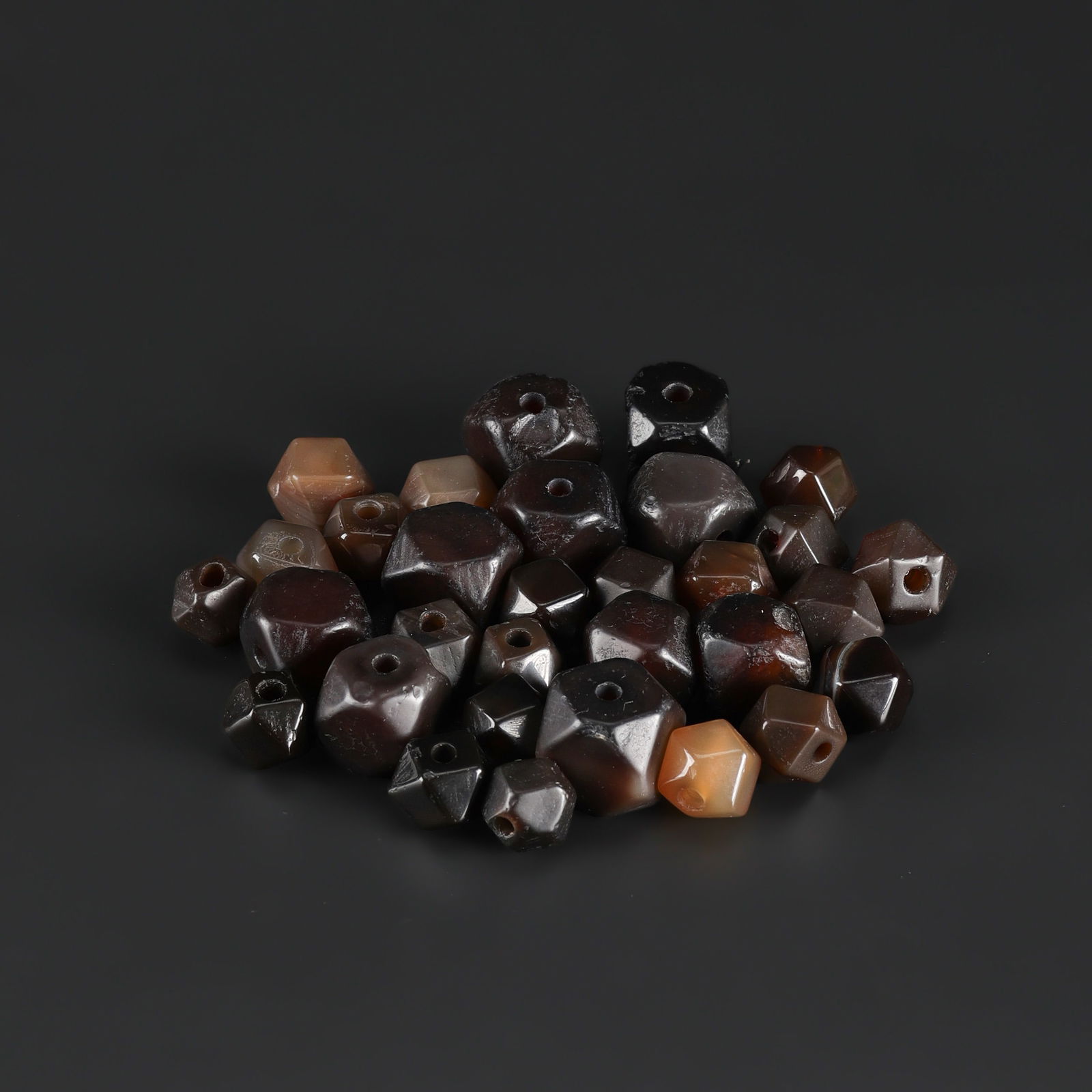 Vintage Tibetan Brown Agate Beads: Vintage Tibetan Brown Agate Beads Total Weight: 79gram