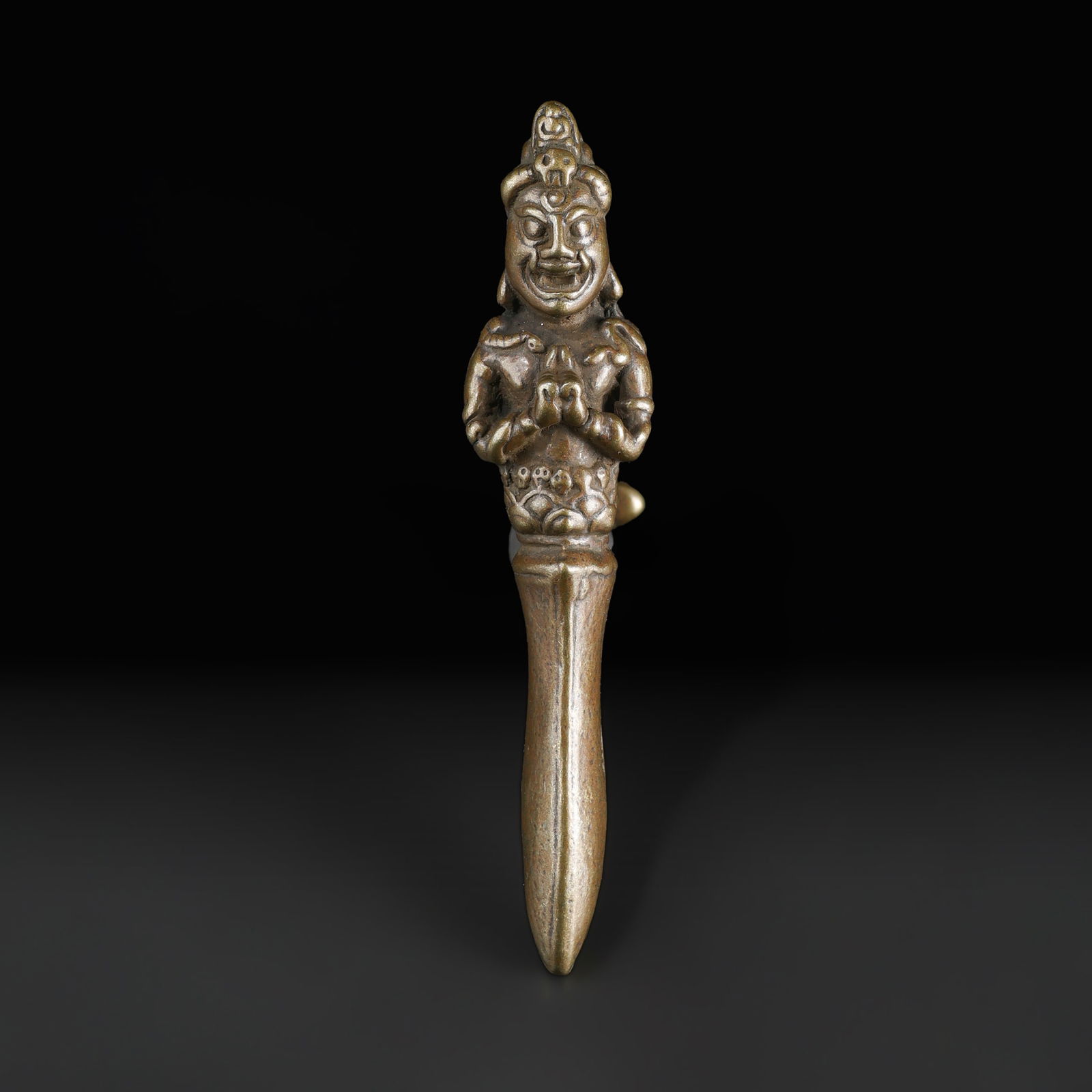 Old Chinese Taoism Yellow Lima Copper Diamond Stakes Ring: Old Chinese Taoism Yellow Lima Copper Diamond Stakes Ring Weight: 52gram