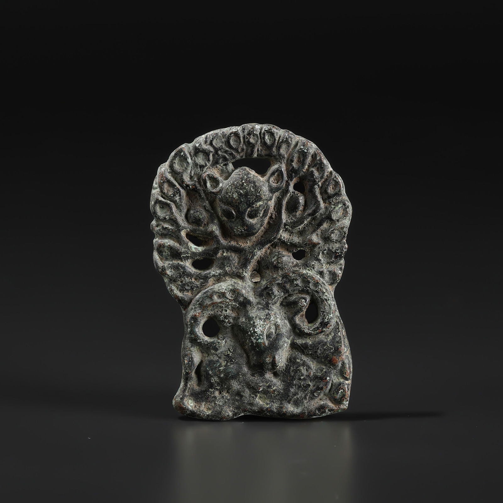 Luristan Ancient Bronze Belt Buckle 800-1200 BC: Luristan Ancient Bronze Belt Buckle 800-1200 BC Size Detail: 4.5 x 7cm Weight: 110gram