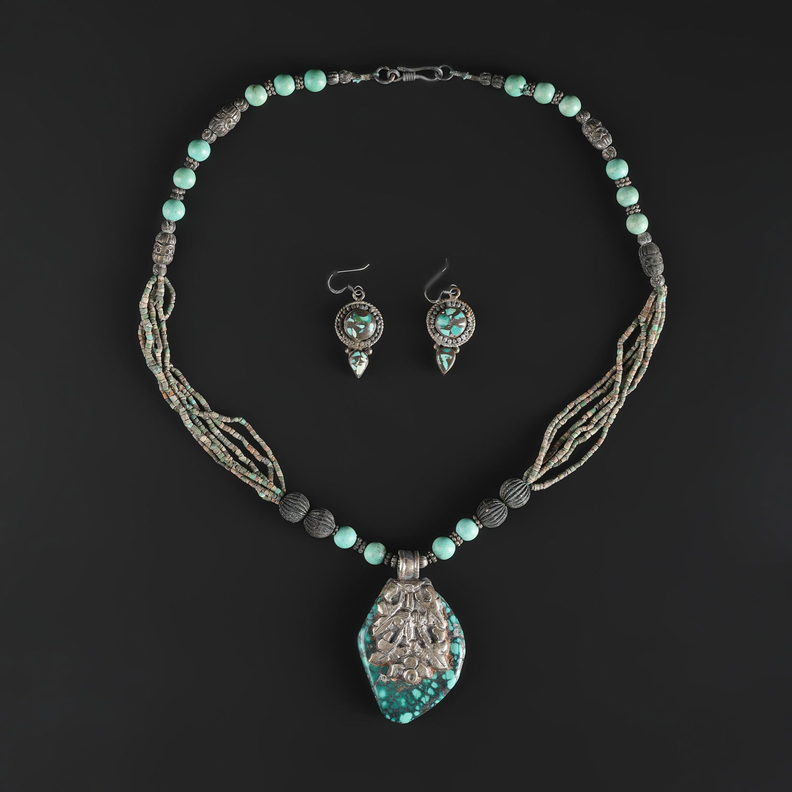 Himalayan Nepalian Hand Made White Metal Brass Necklace And Earring Set With Turquoise: Himalayan Nepalian Hand Made White Metal Brass Necklace And Earring Set With Turquoise Total Weight: 67gram