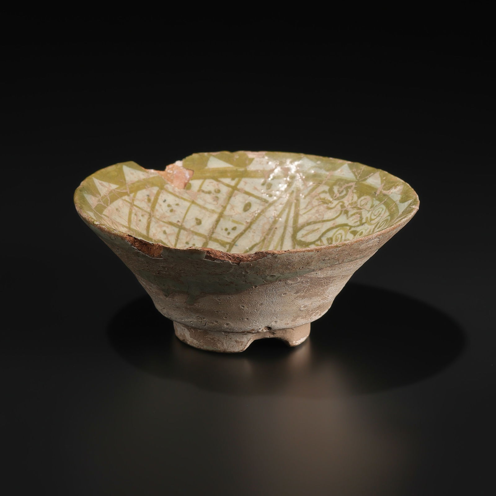 A Nishapur Pottery Bowl 10th Century AD (1 of 5)