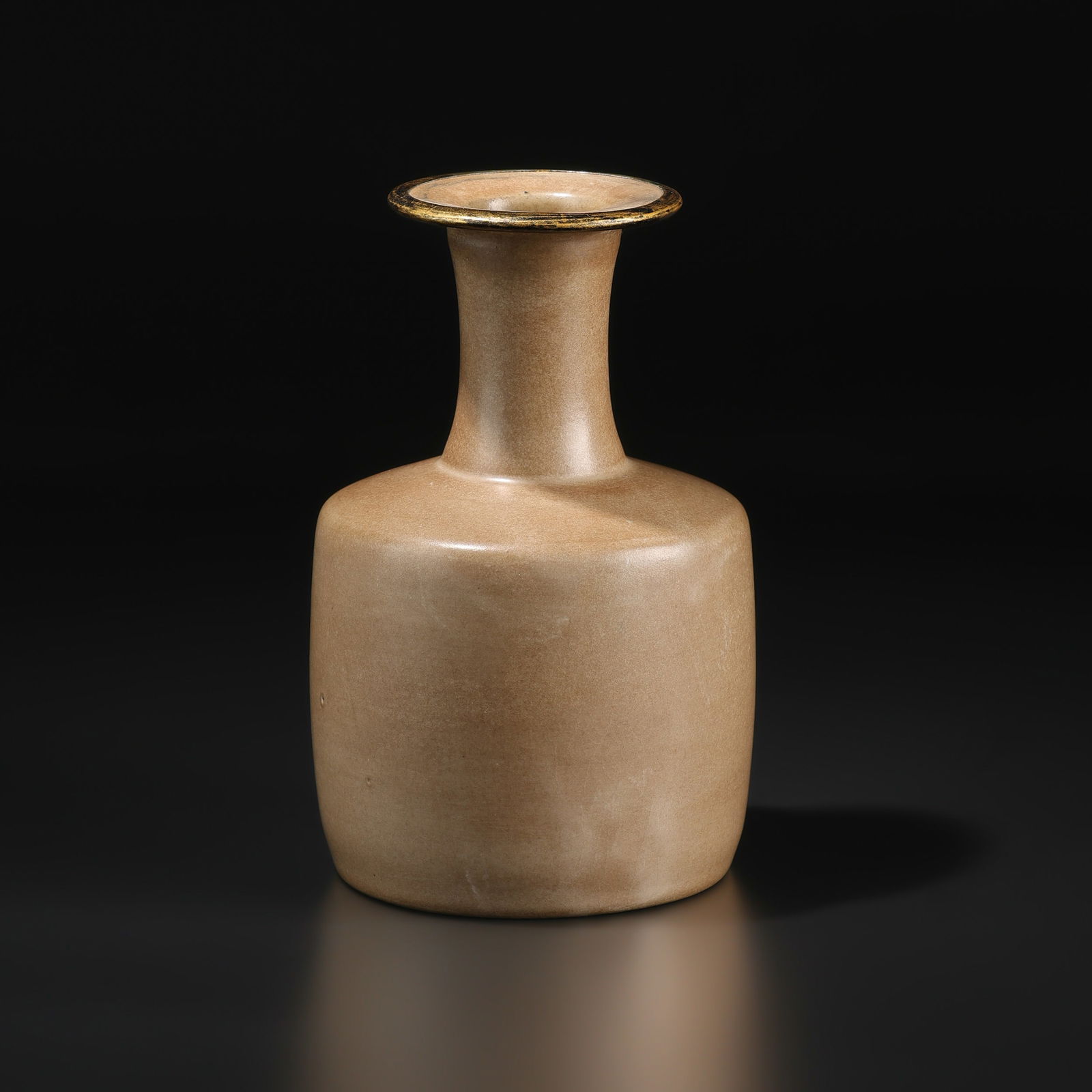 Old Chinese Song Dynasty Porcelian Pot (1 of 5)