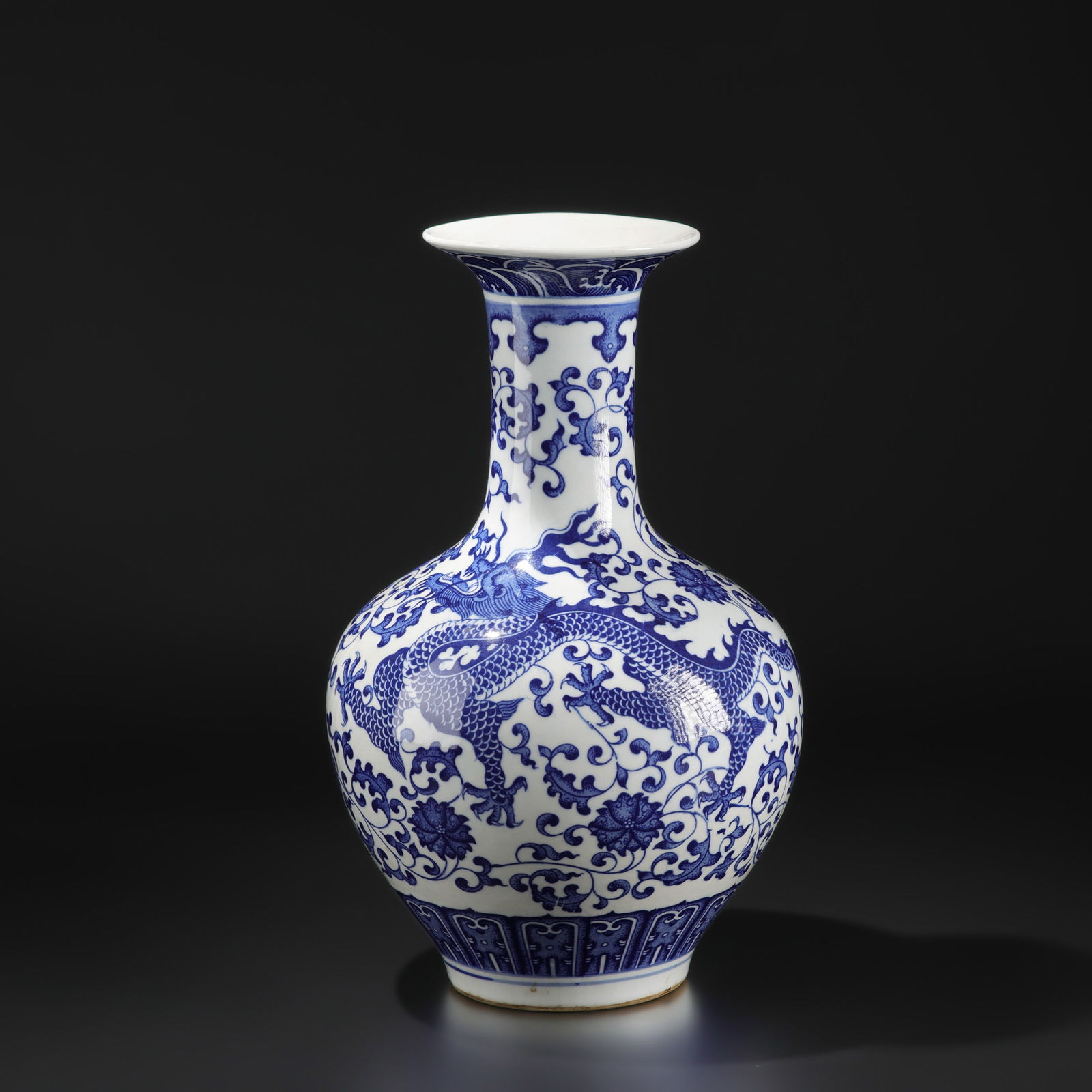 Chinese Qing Porcelain Large Vase with Dragon Design (1 of 5)