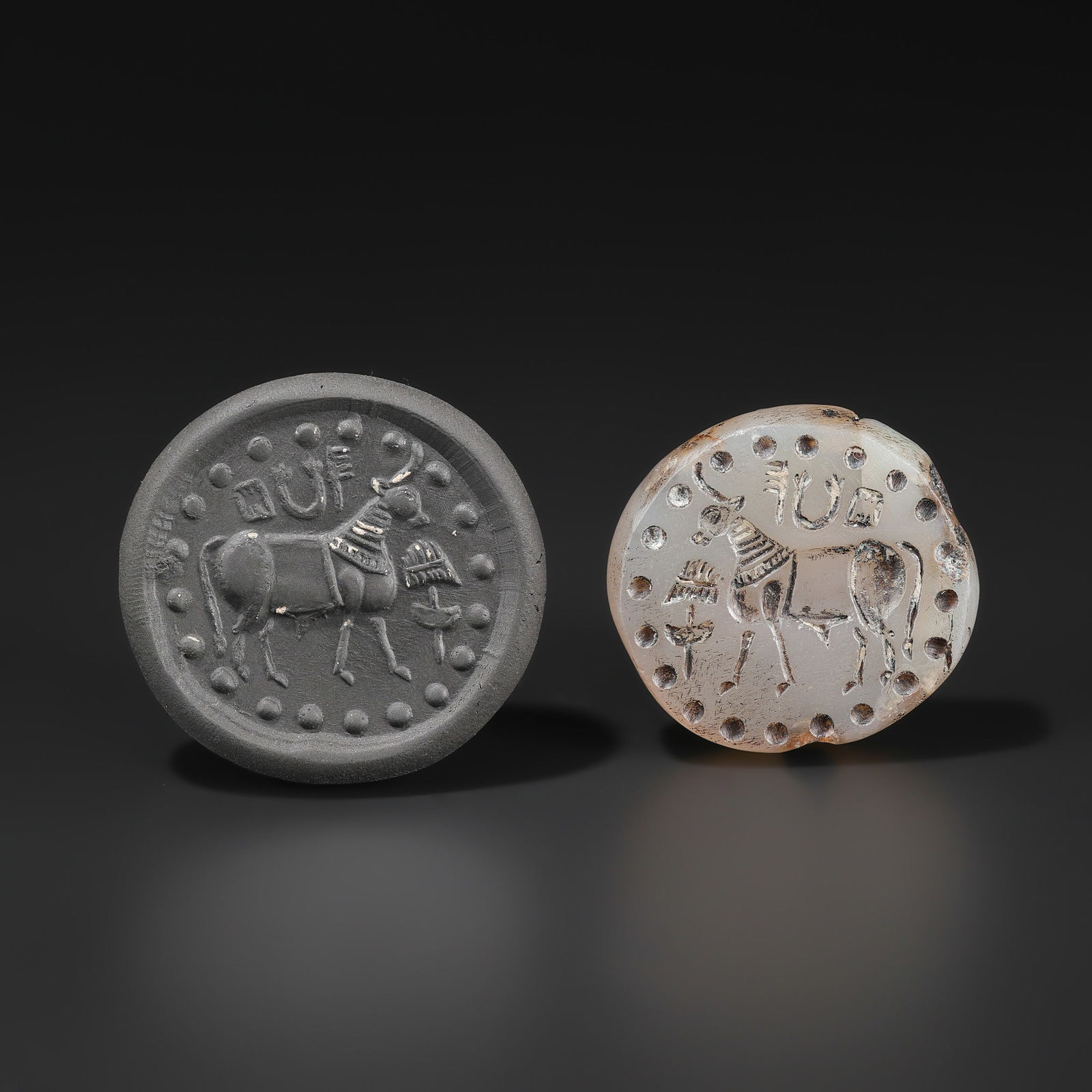 Vintage Old Antique Engraved Carved Agate Stone Stamp Seal Bead: Vintage Old Antique Engraved Carved Agate Stone Stamp Seal Bead Size Detail: 4 x 3.6cm Weight: 28gram