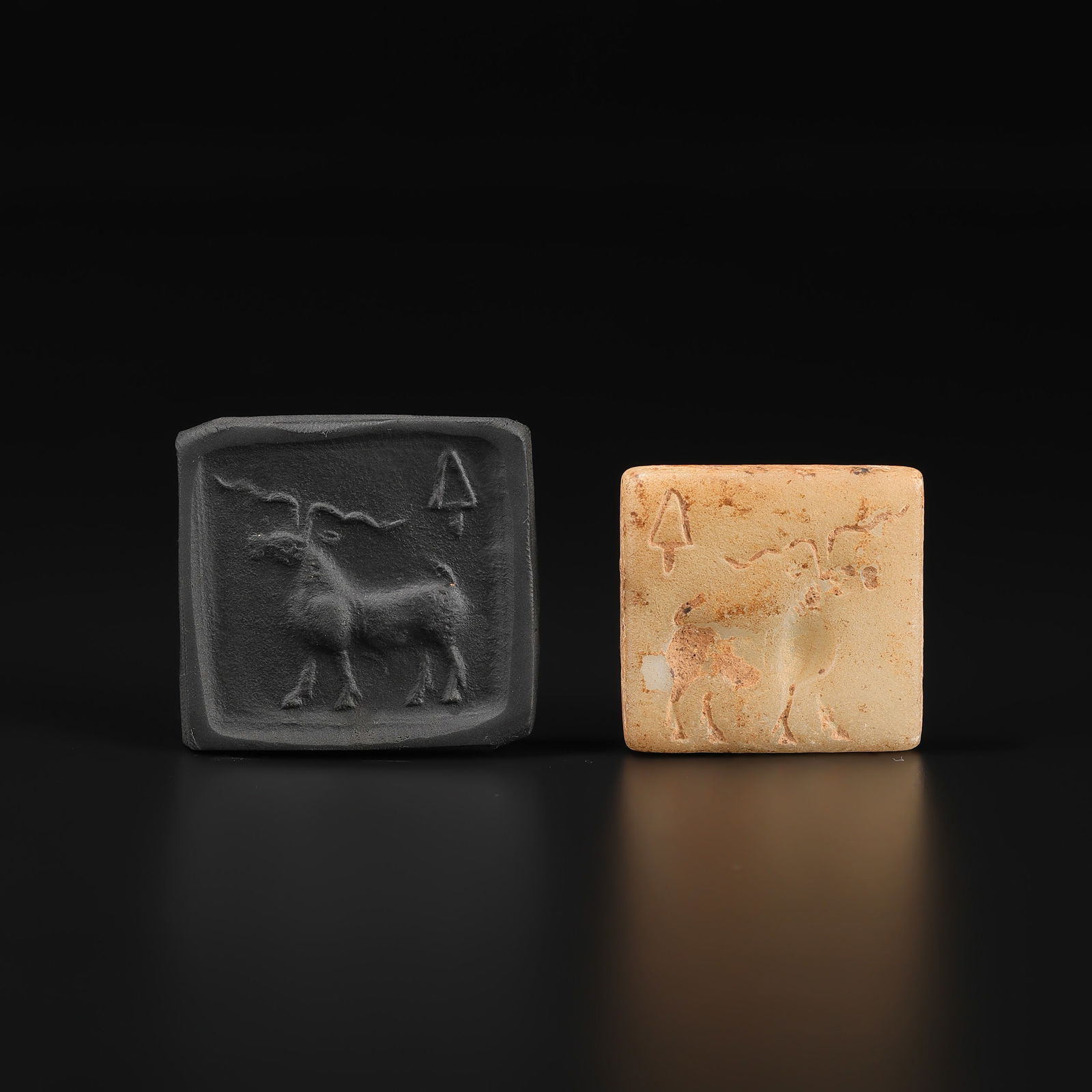 Ancient Indus Valley Antique Soft Stone Engraved Carved Intaglio Stamp Bead: Ancient Indus Valley Antique Soft Stone Engraved Carved Intaglio Stamp Bead Size Detail: 3.5 x 3.2cm Weight: 22gram