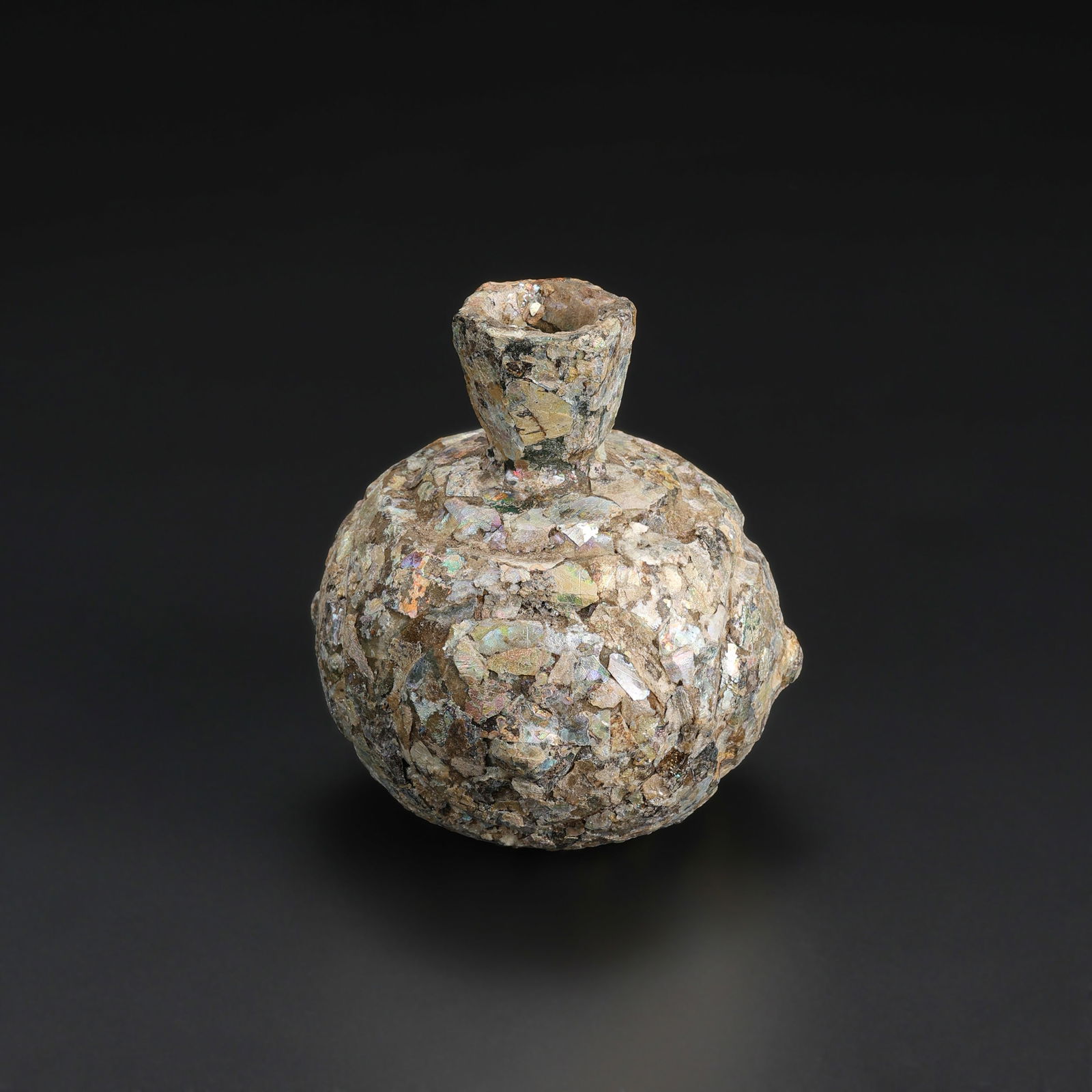 Ancient Roman Glass Flask Bottle: Ancient Roman Glass Flask Bottle Ancient Roman Glass Flask Bottle Size Details: 8.5 x 9cm Total Weight: 120gram