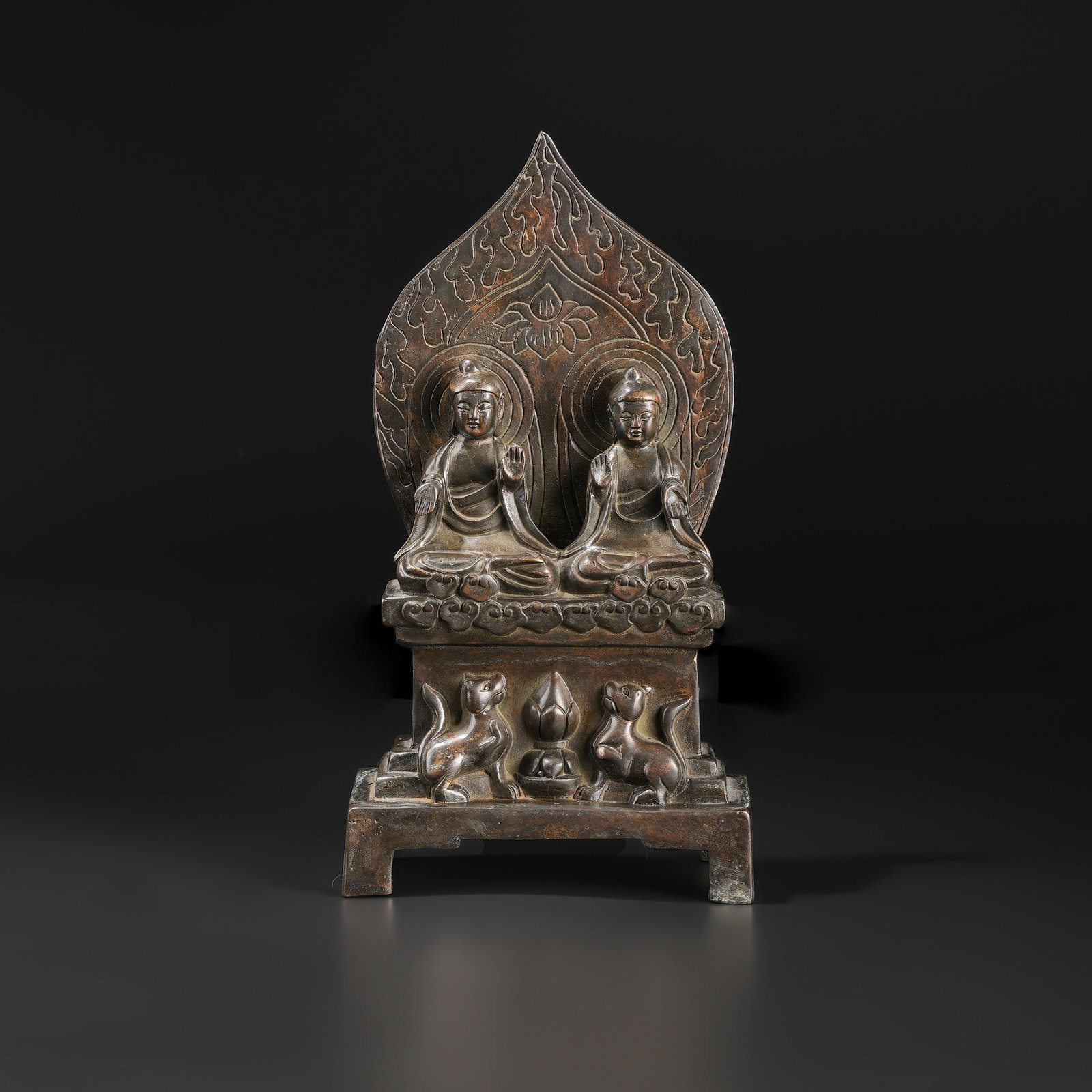 Old Cambodia Bronze Shakyamuni Amitabha Buddha Backlight Statue Sculpture: Old Cambodia Bronze Shakyamuni Amitabha Buddha Backlight Statue Sculpture Size Detail: 11.7 x 22cm Weight: 854gram
