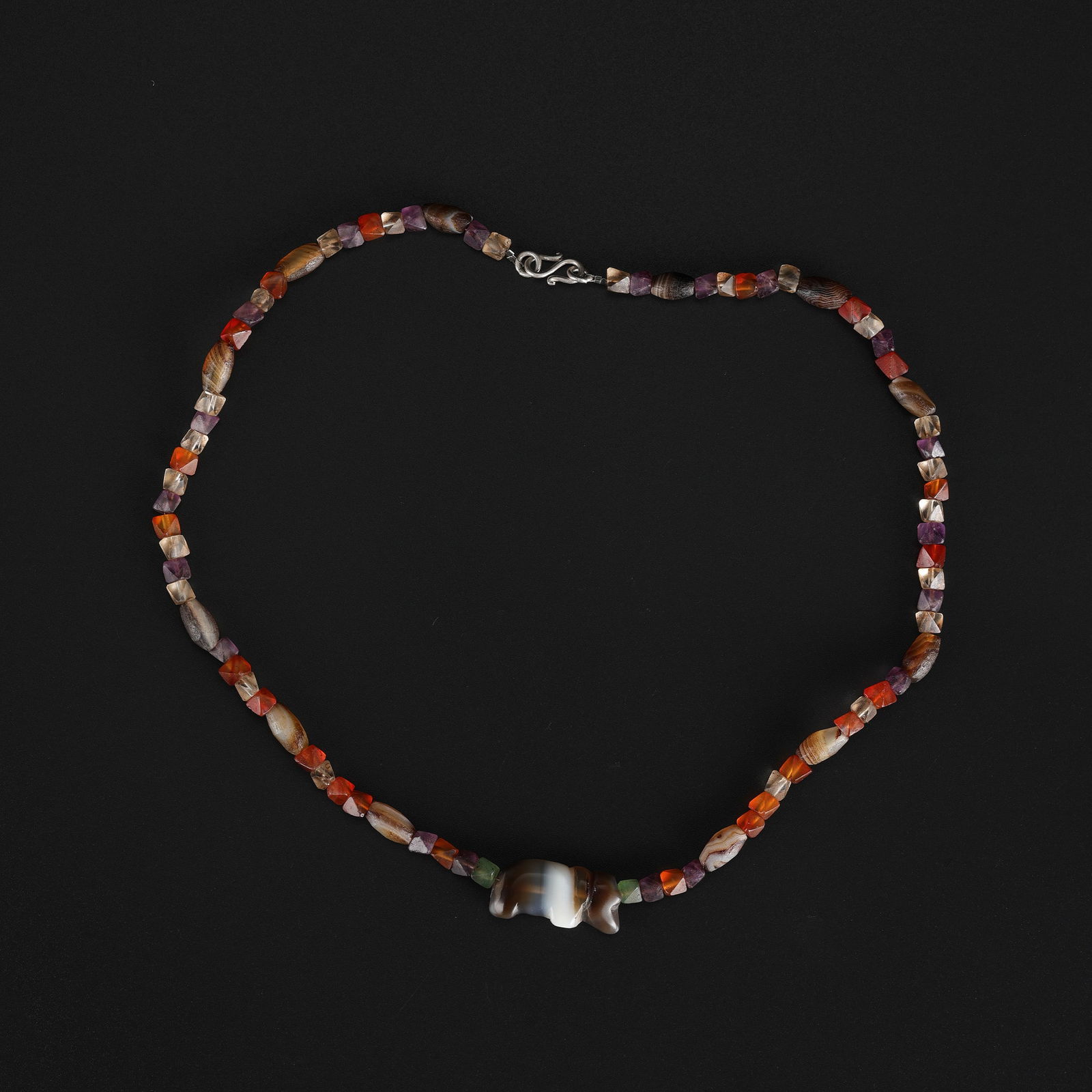 Old Ancient Antique Crystal Agate Beads along with Carved Animal figure Bead: Old Ancient Antique Crystal Agate Beads along with Carved Animal figure Bead Length: 18in Total Weight: 22gram